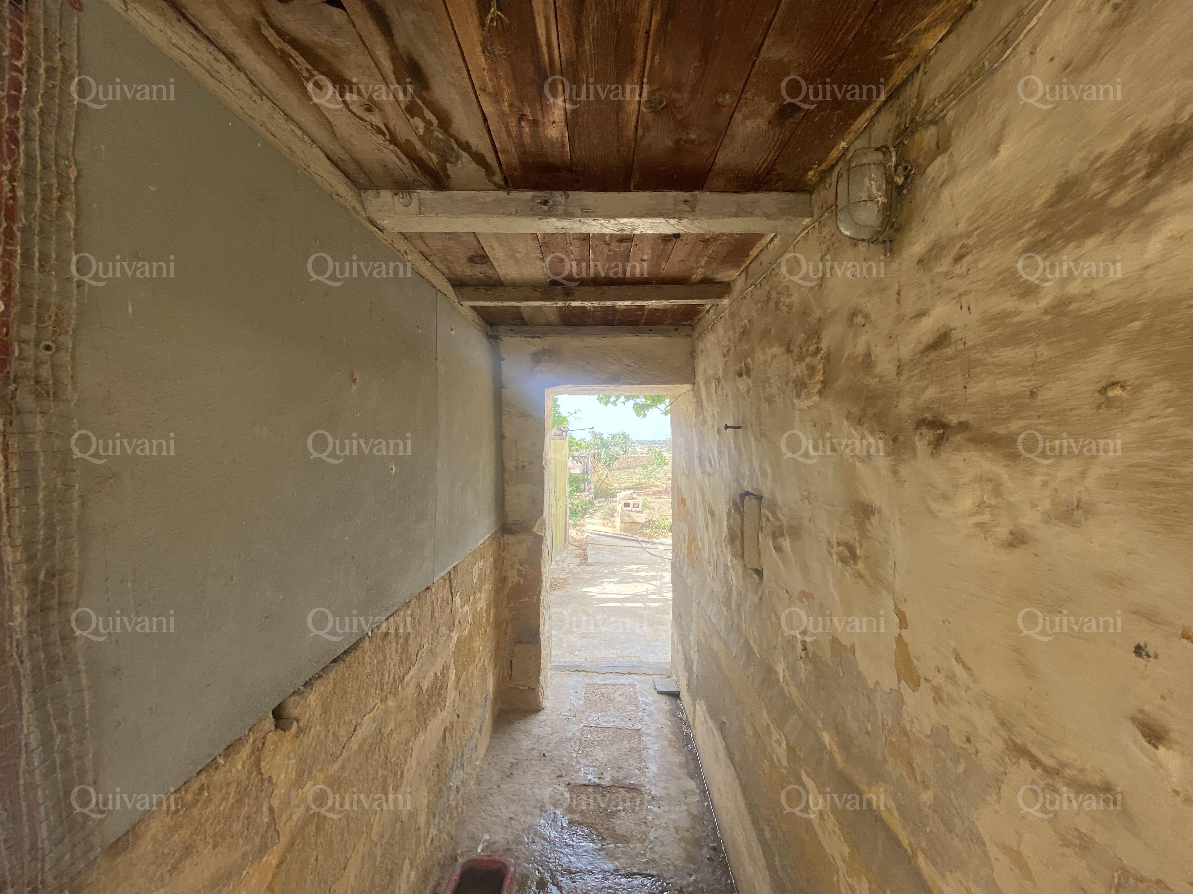 Zejtun, Unconverted Farmhouse