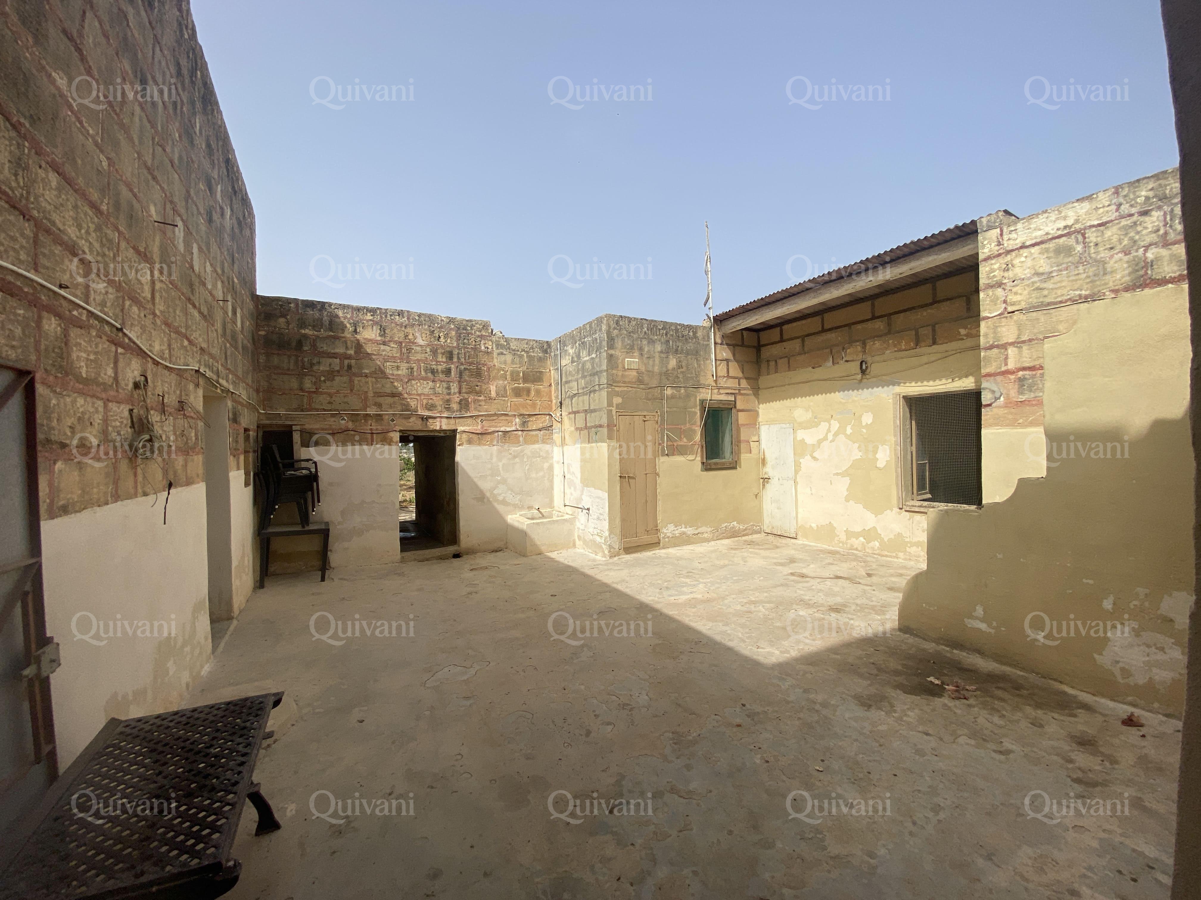 Zejtun, Unconverted Farmhouse