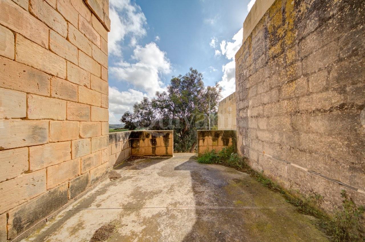 Mgarr, Unconverted House of Character