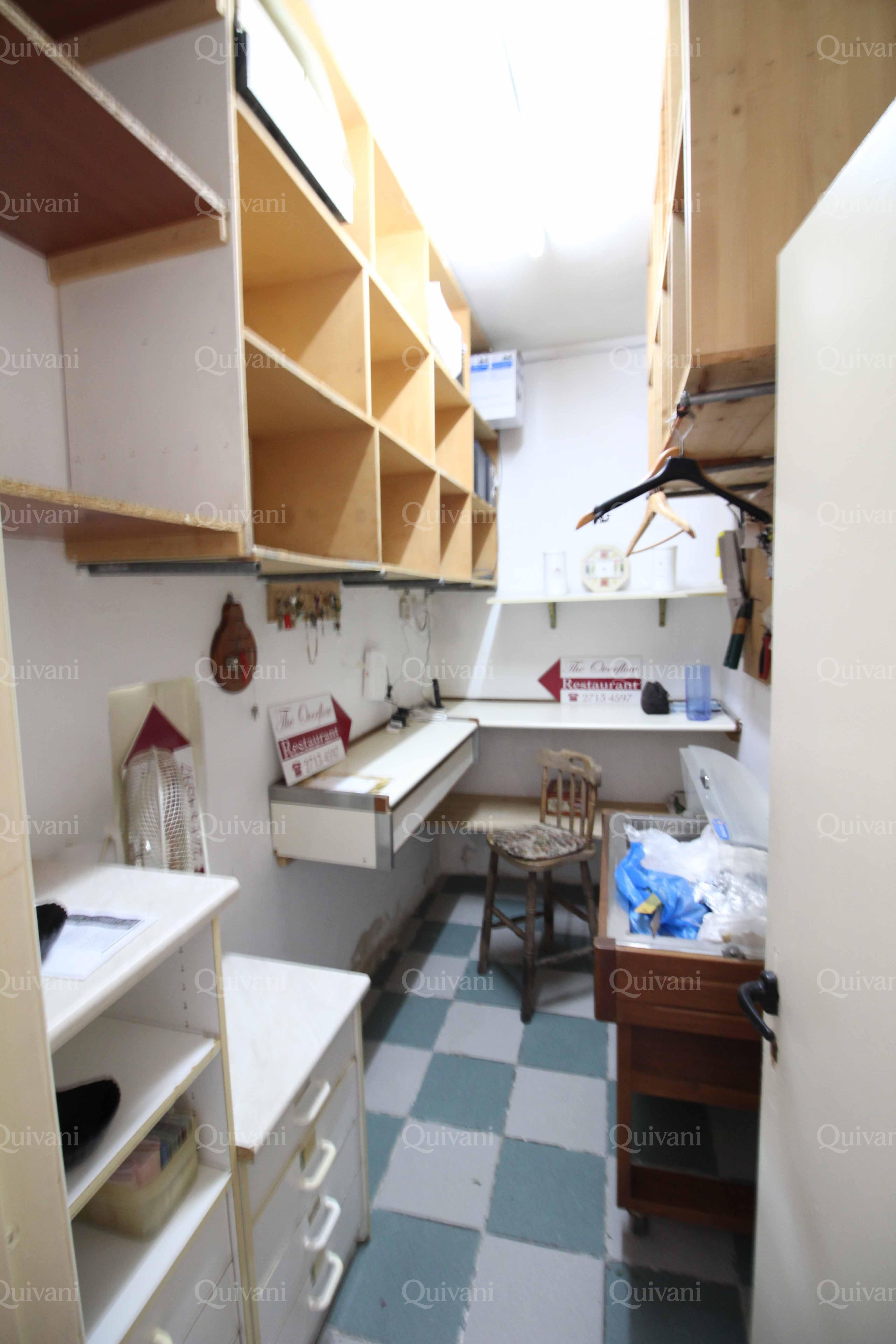 Qawra, Fully Equipped Bar/Restaurant