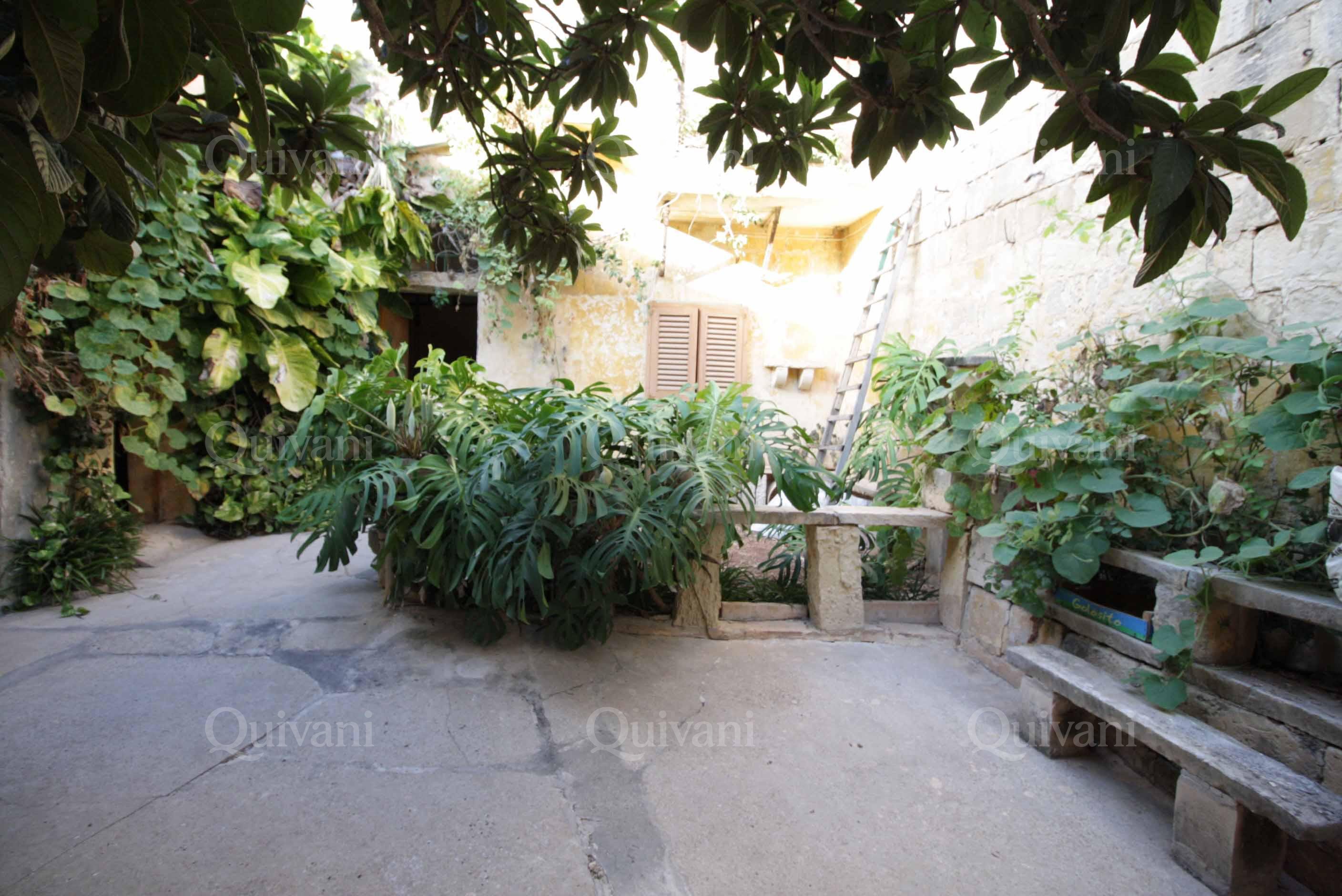Qrendi, Unconverted House of Character