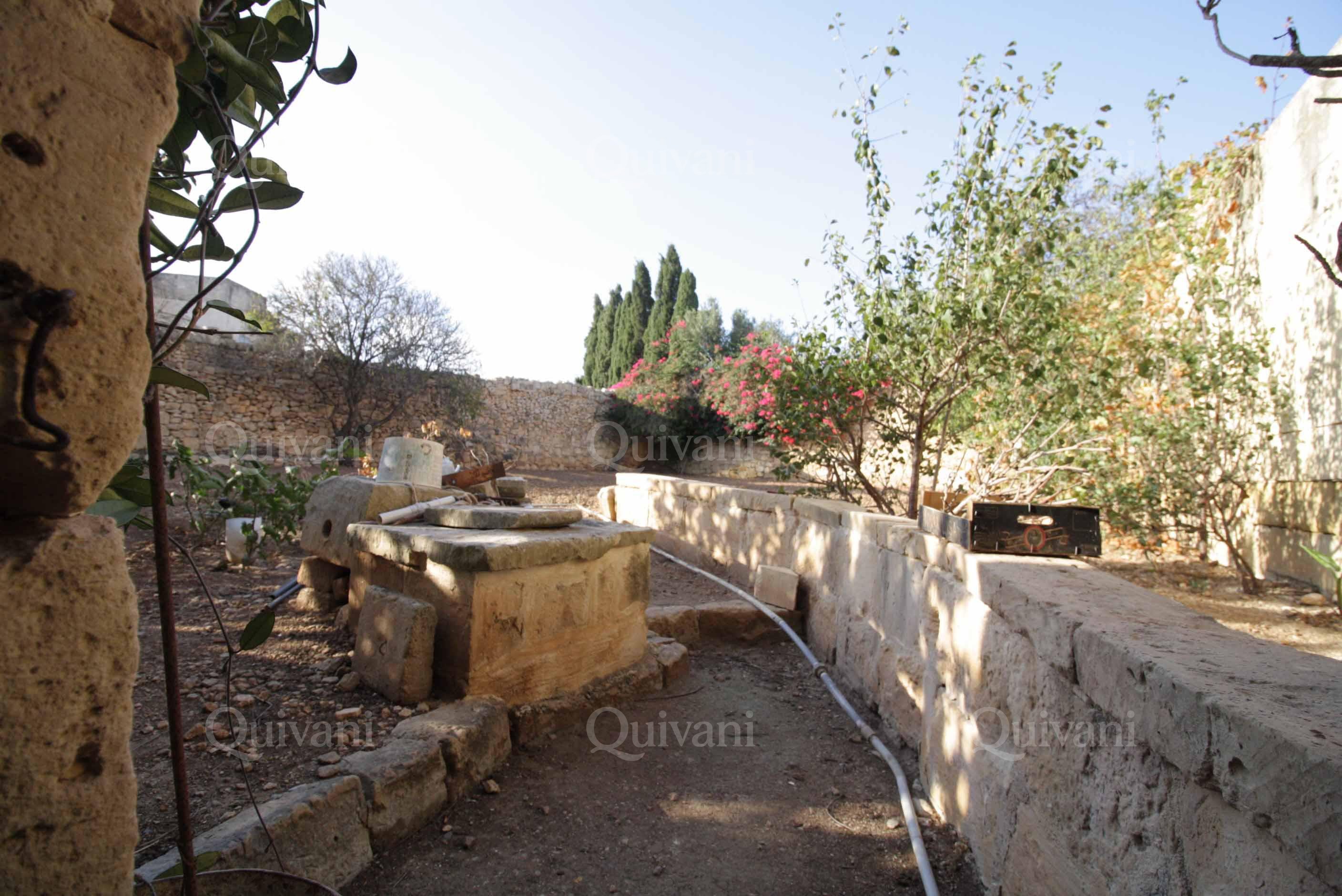 Qrendi, Unconverted House of Character