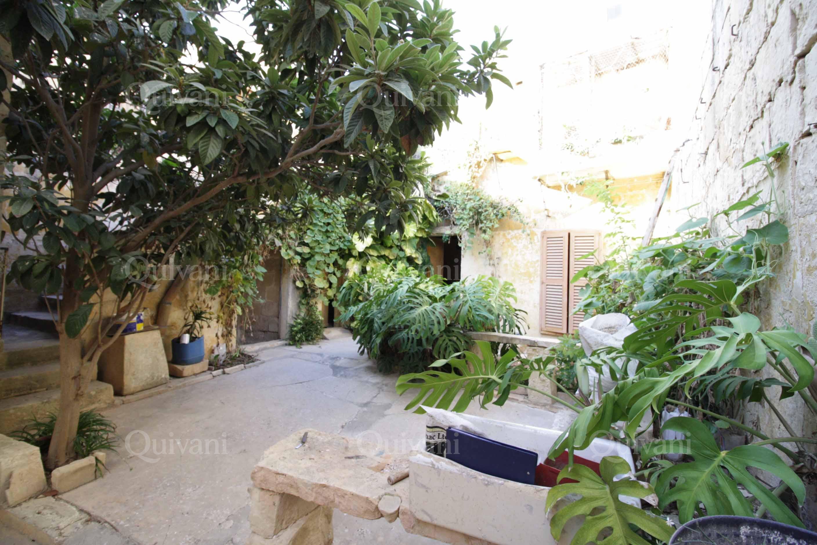Qrendi, Unconverted House of Character