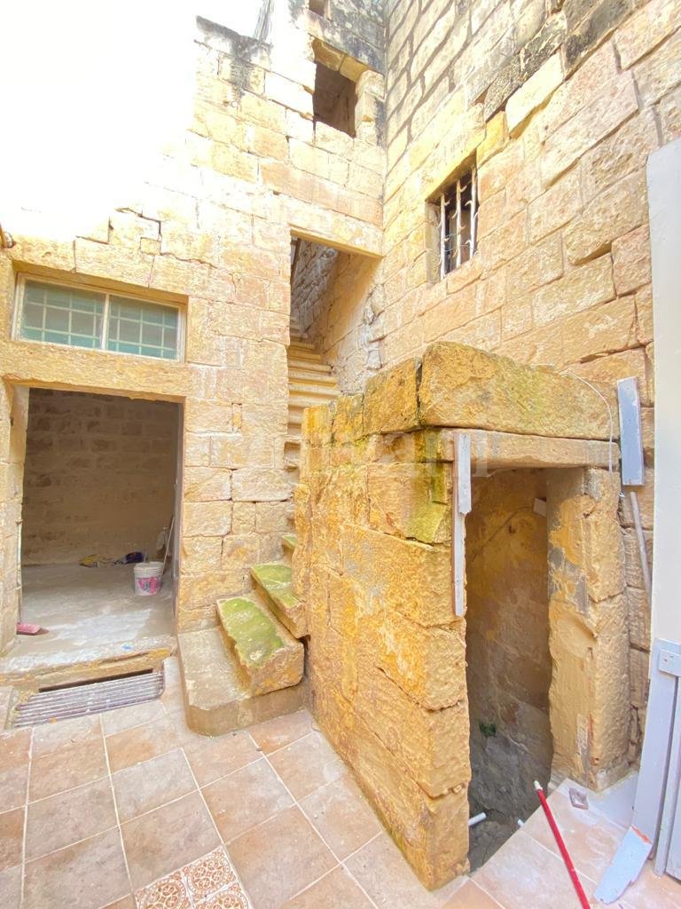 Qormi, Unconverted House of Character