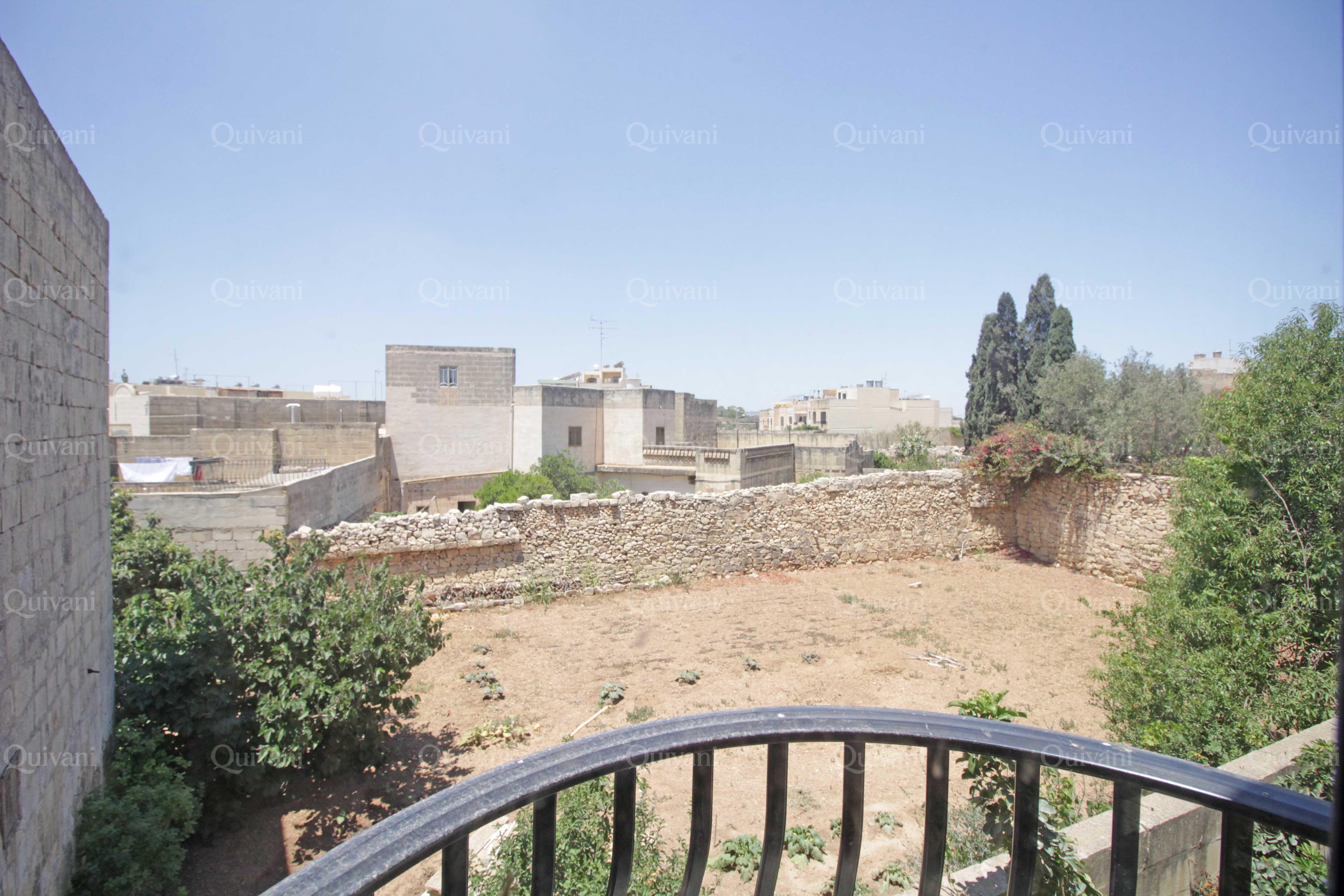 Qrendi, Furnished Maisonette