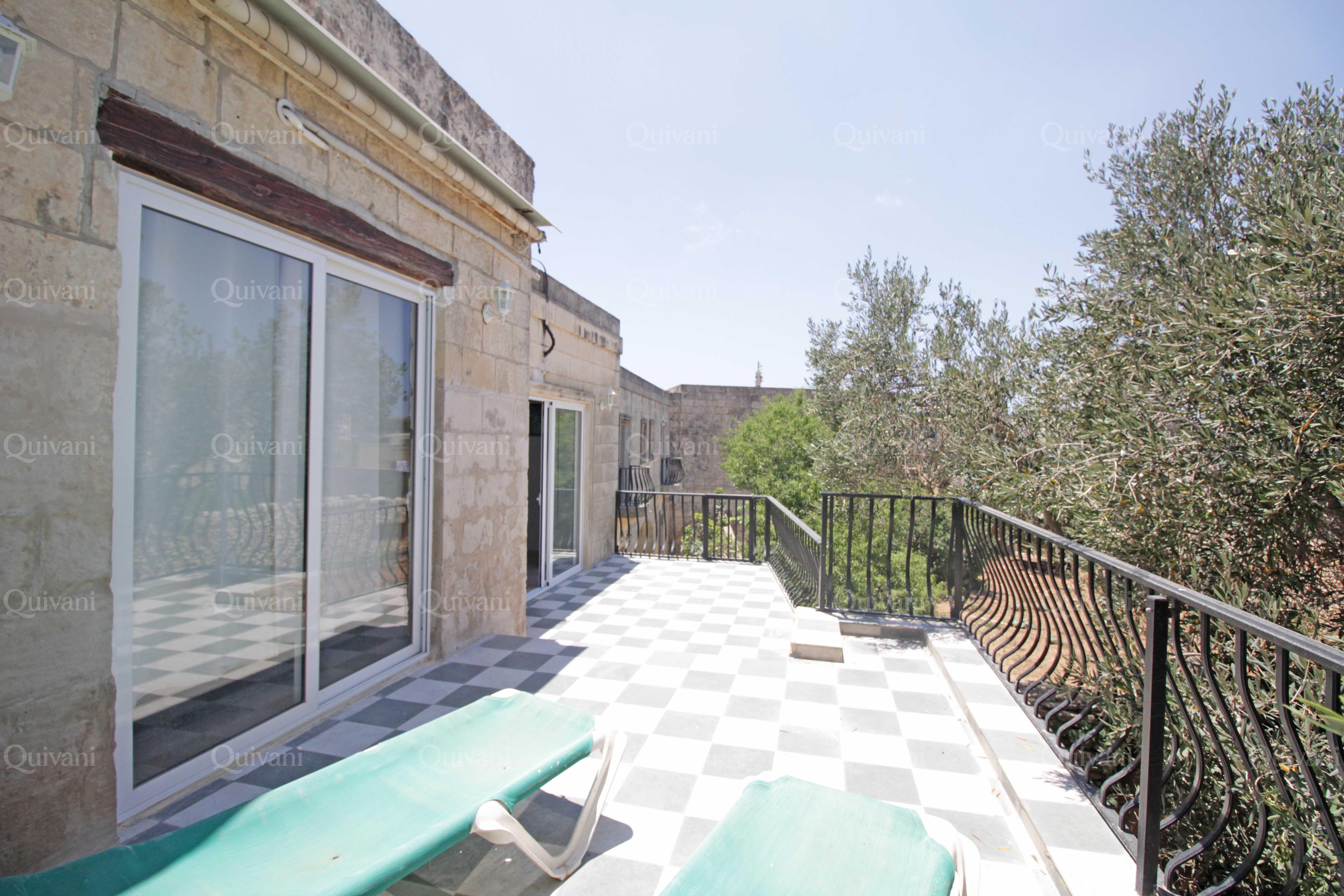 Qrendi, Furnished Maisonette