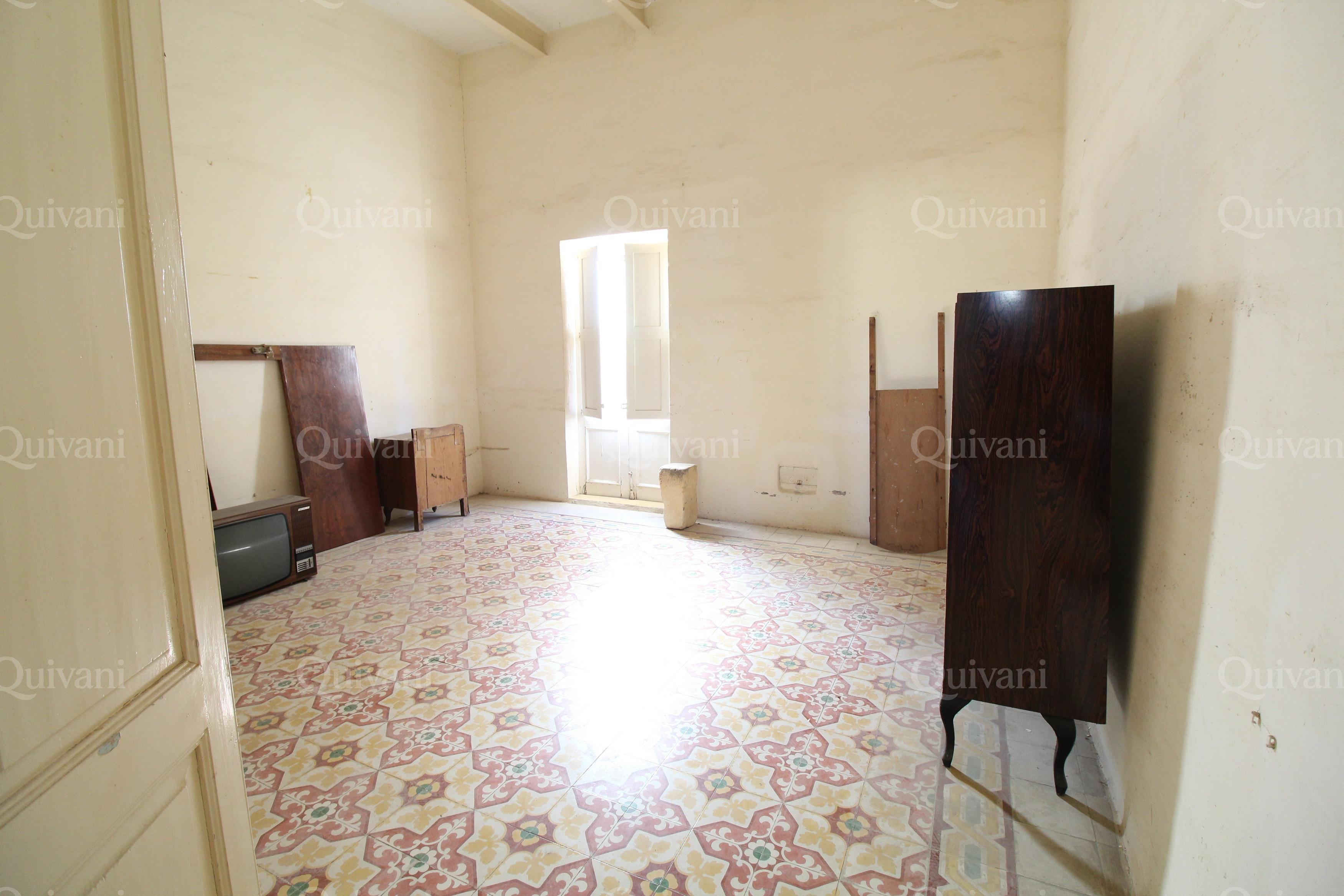Qrendi, Town House + Garden