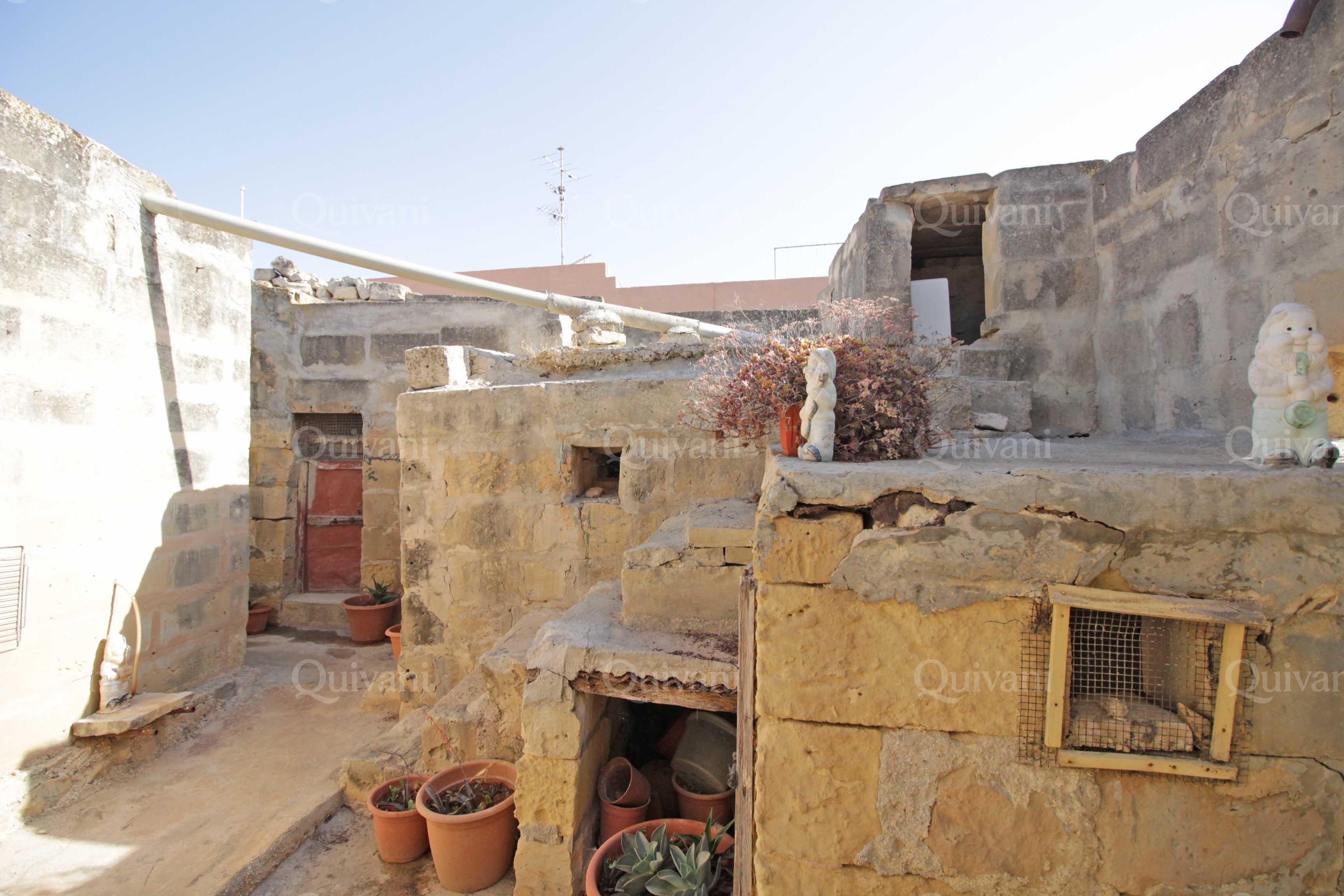 Xghajra, Unconverted Farmhouse
