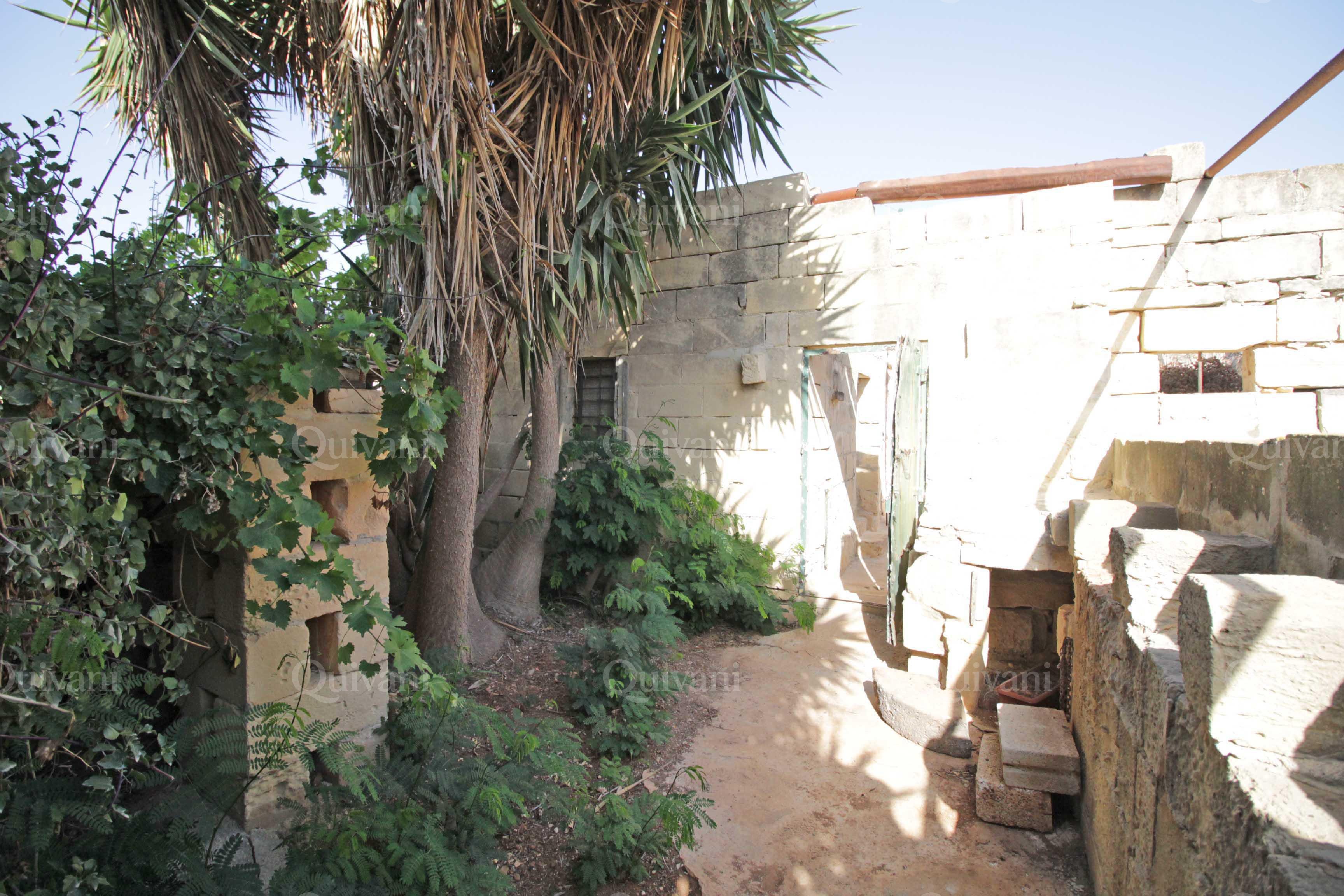 Xghajra, Unconverted Farmhouse