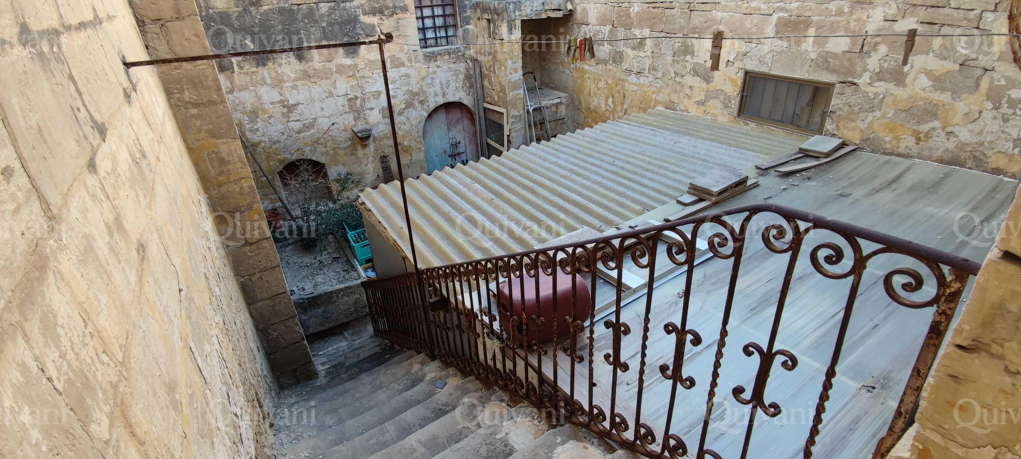 Qormi, Shell Warehouse
