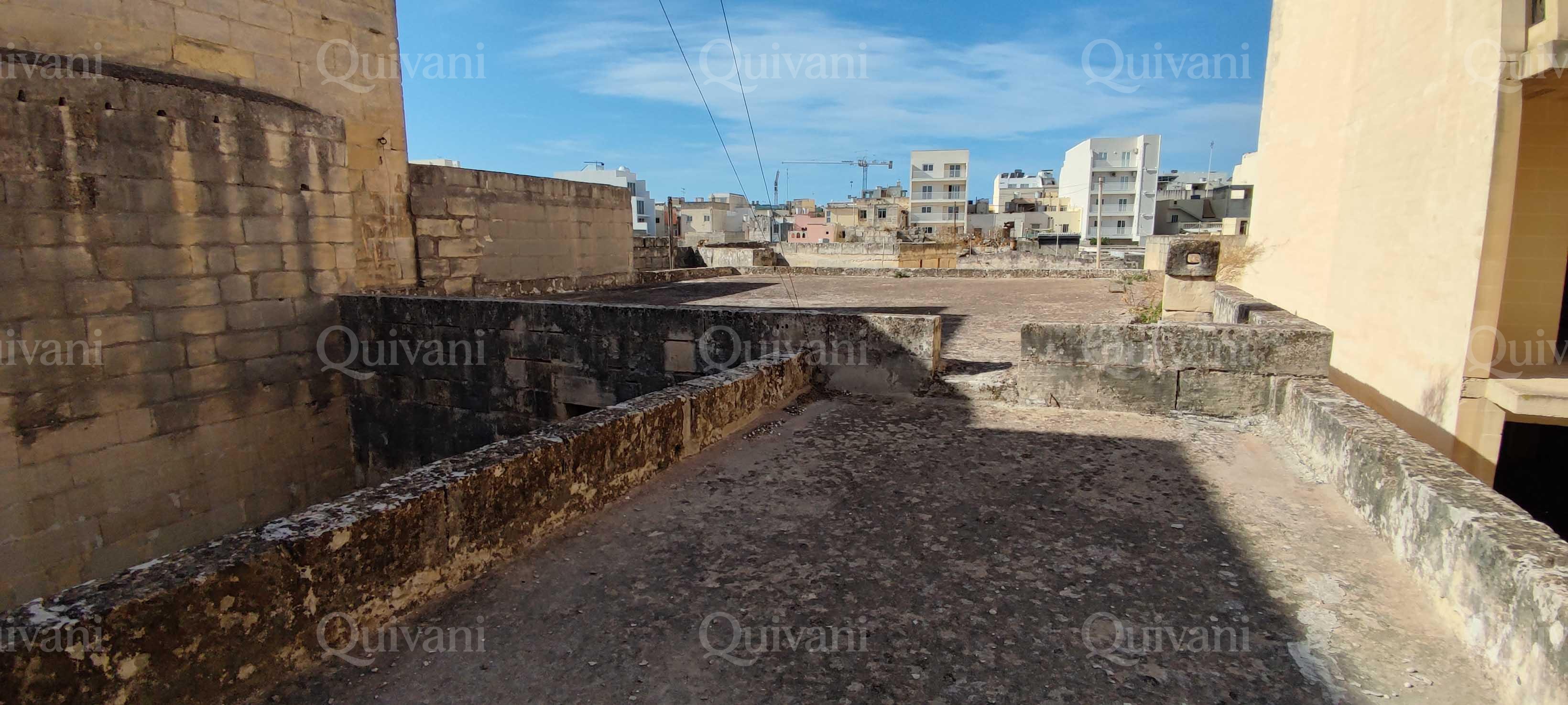 Qormi, Shell Warehouse
