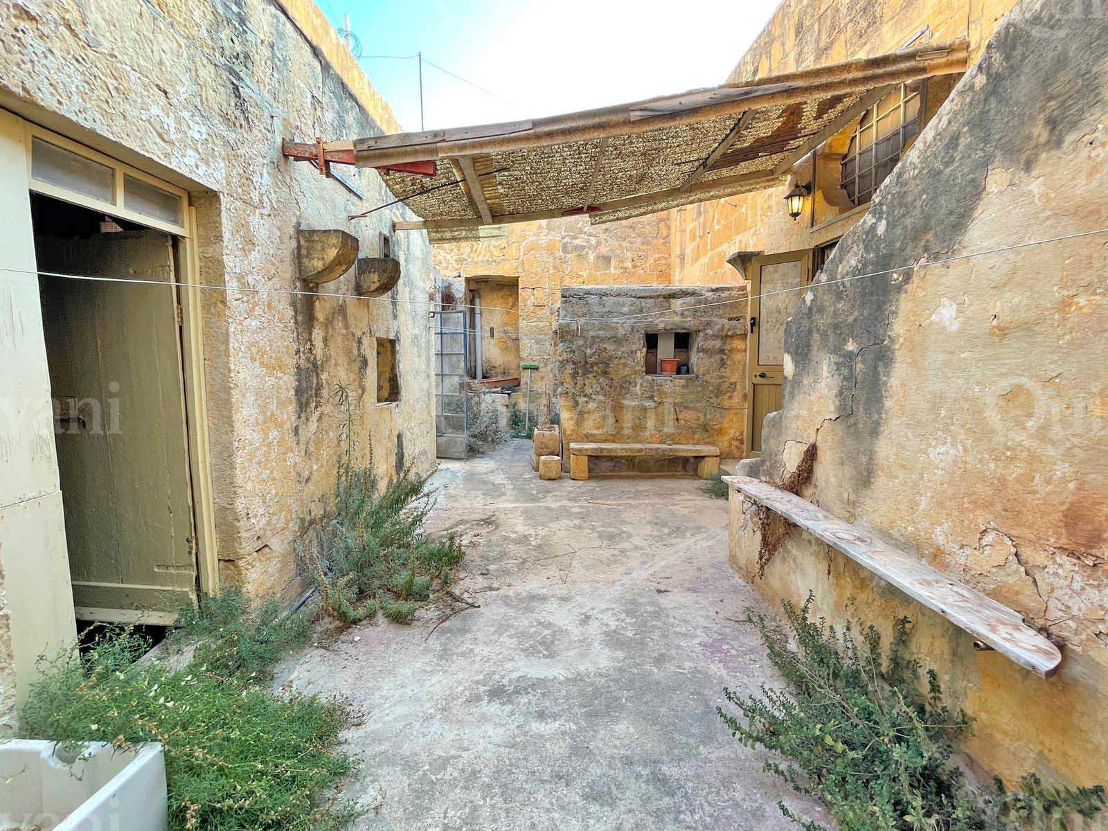 Zurrieq, Unconverted Townhouse