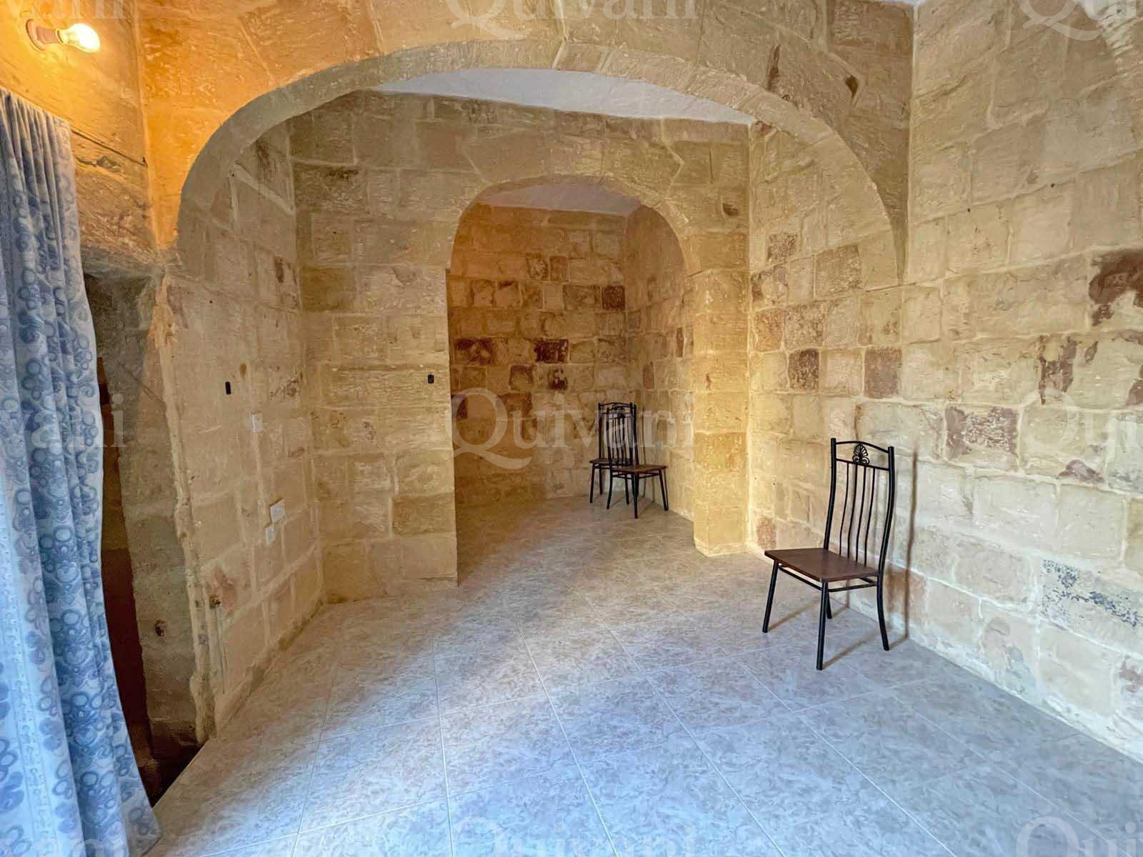 Zurrieq, Unconverted Townhouse