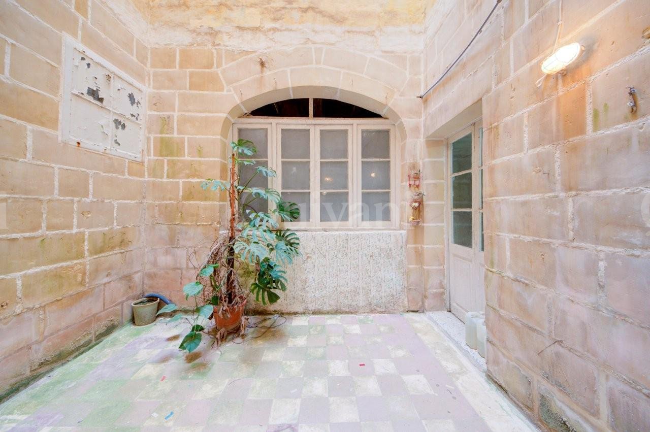 Valletta, Unconverted Palazzo
