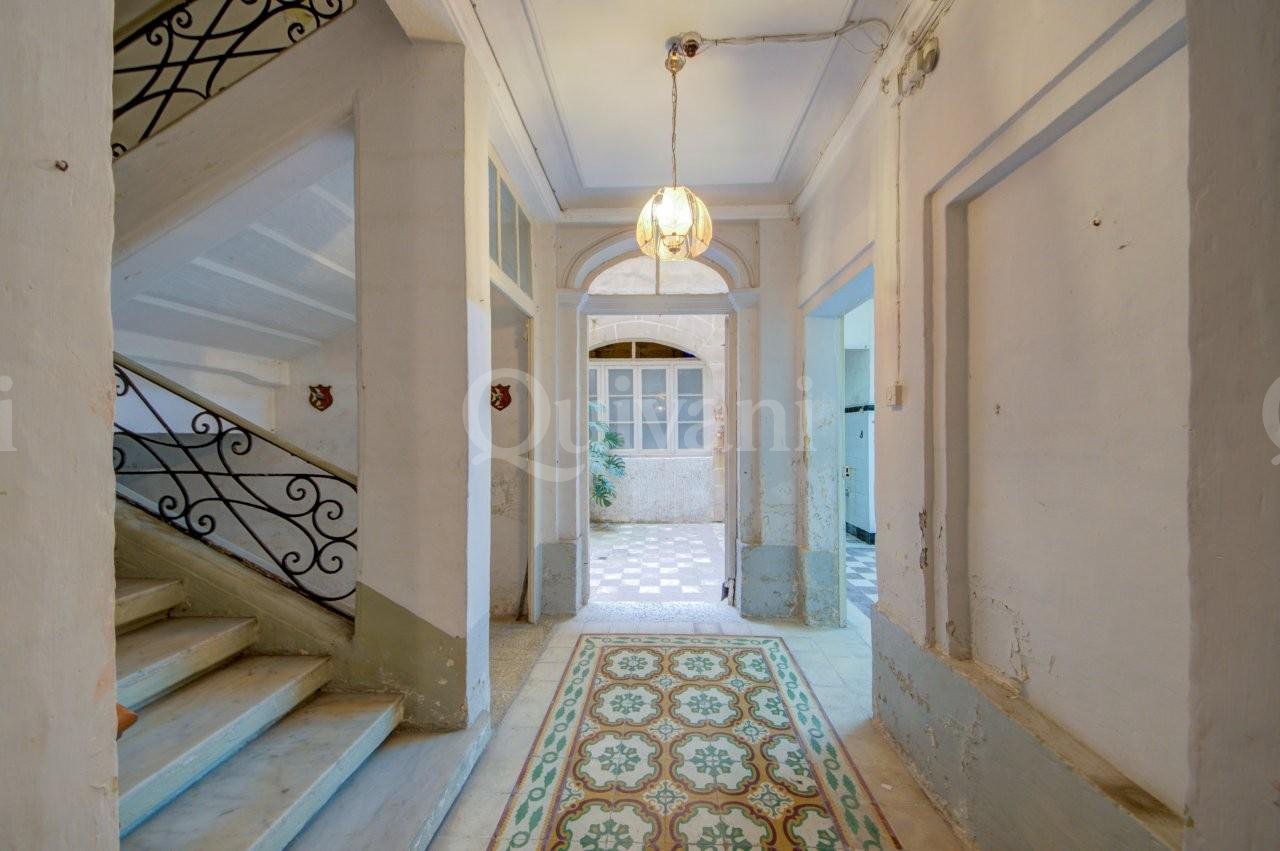 Valletta, Unconverted Palazzo