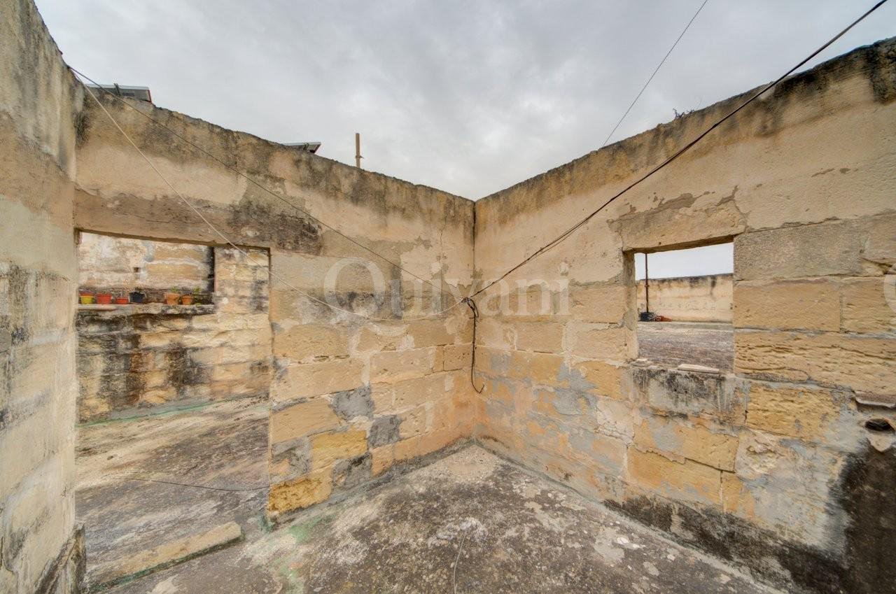 Valletta, Unconverted Palazzo