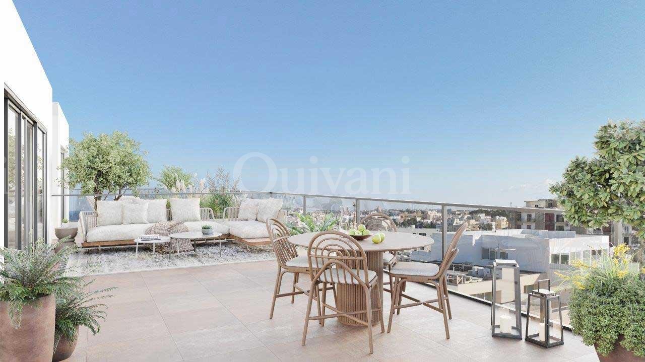 Swieqi, shell form Maisonette with pool and 3 Car Garage