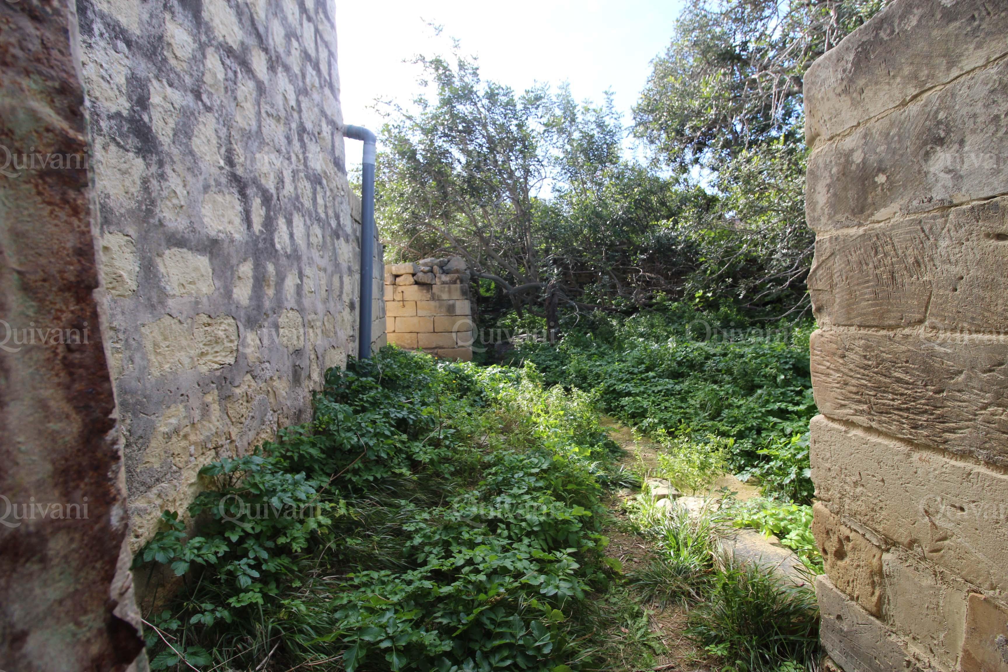Zebbug, Unconverted Farmhouse