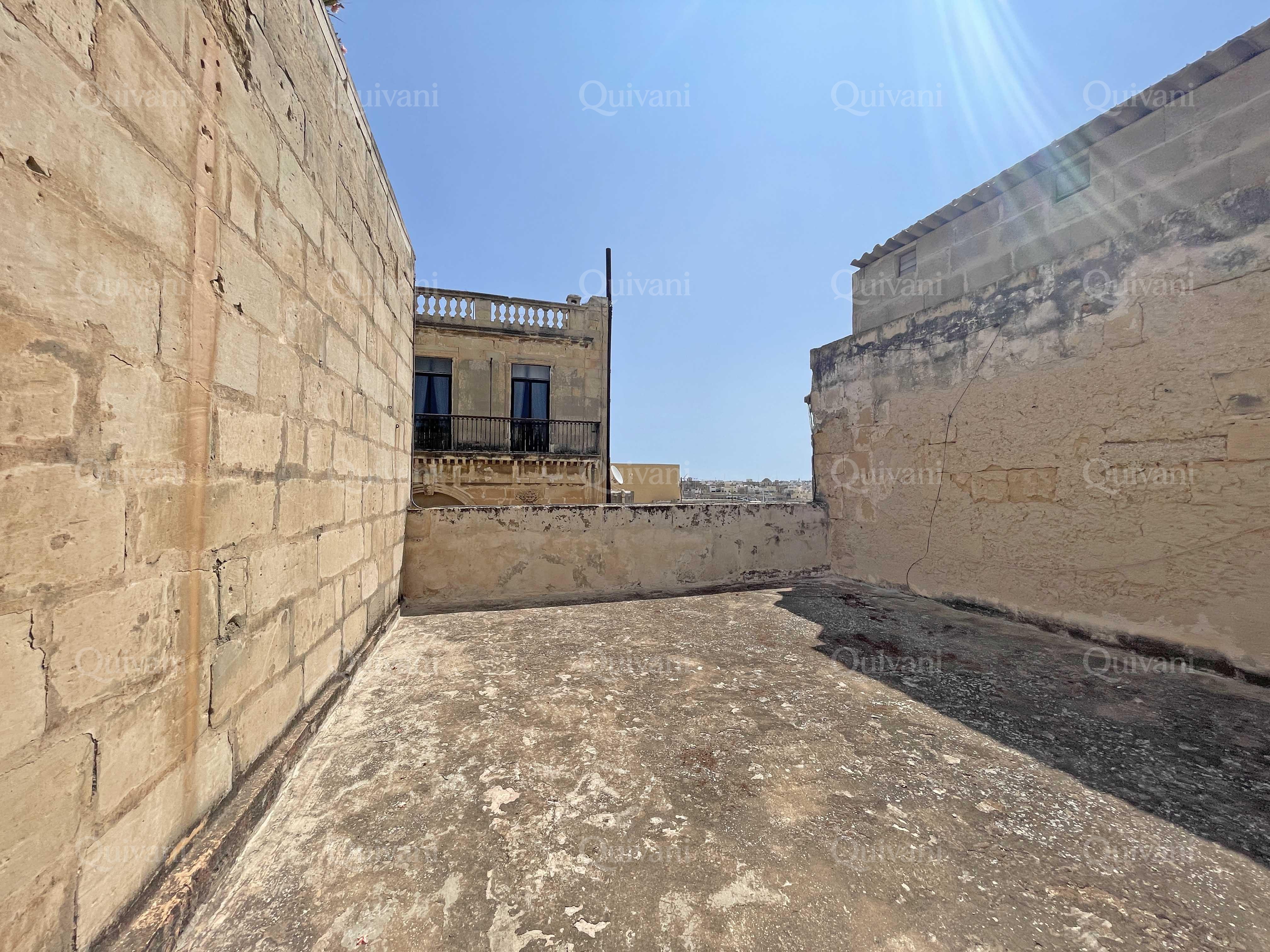 Senglea, Unconverted Townhouse