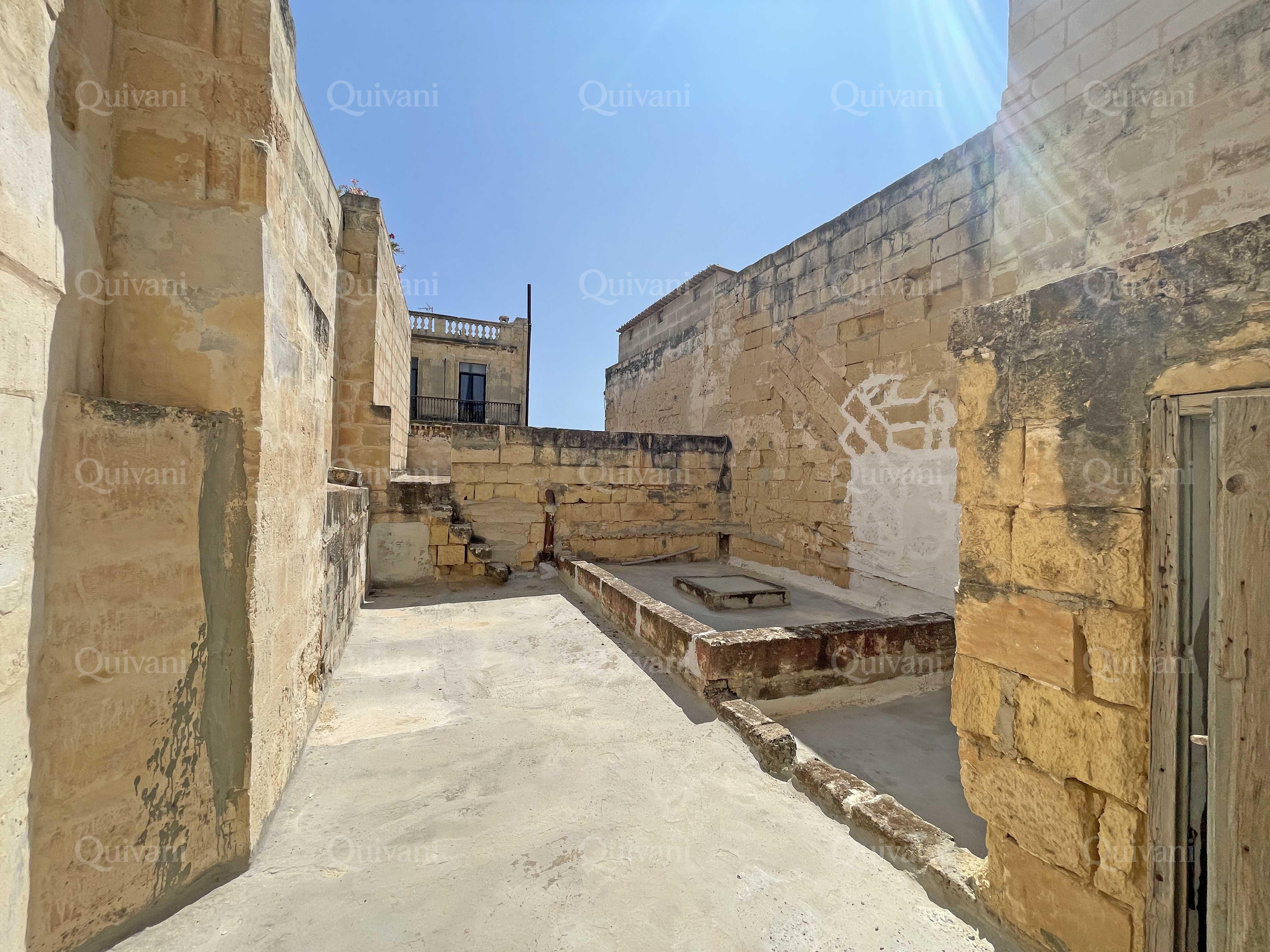 Senglea, Unconverted Townhouse