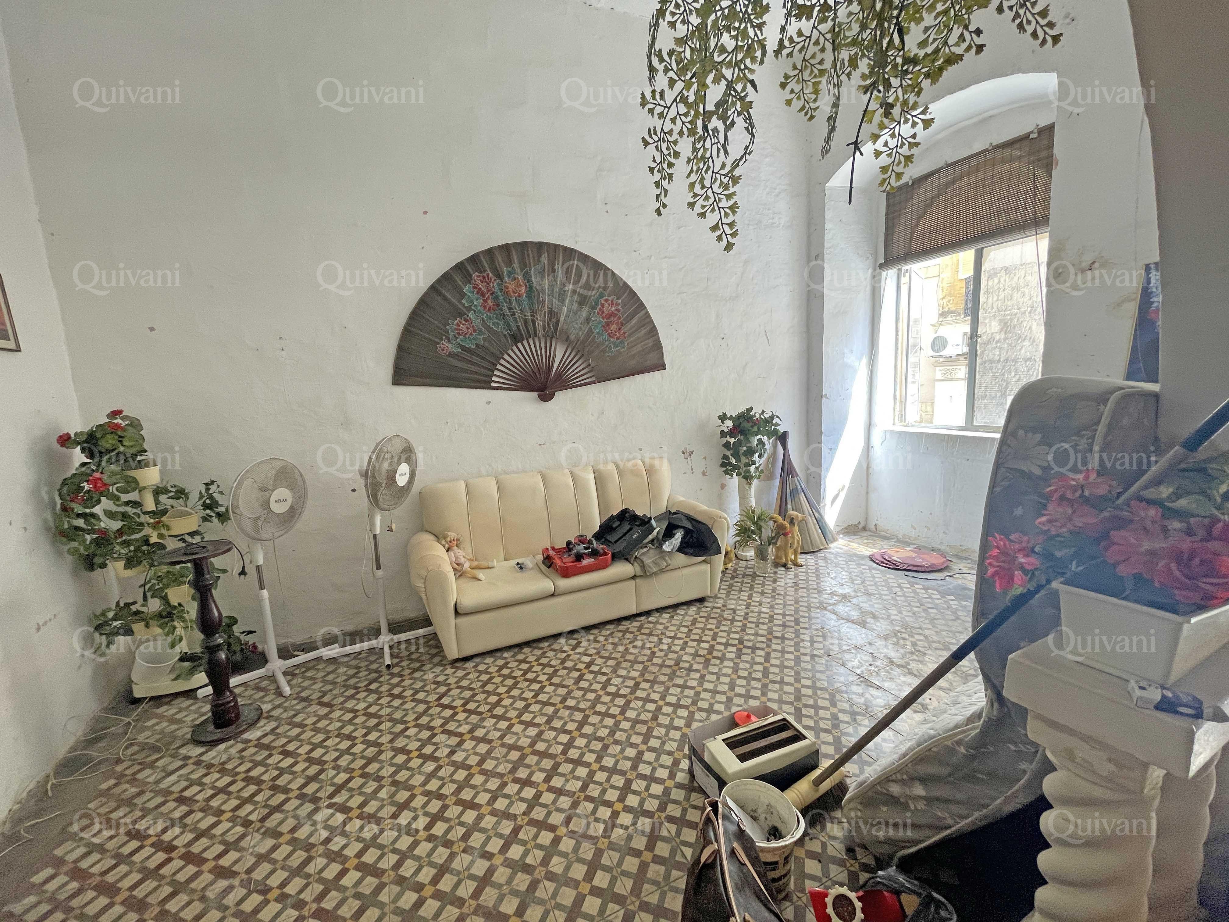 Senglea, Unconverted Townhouse
