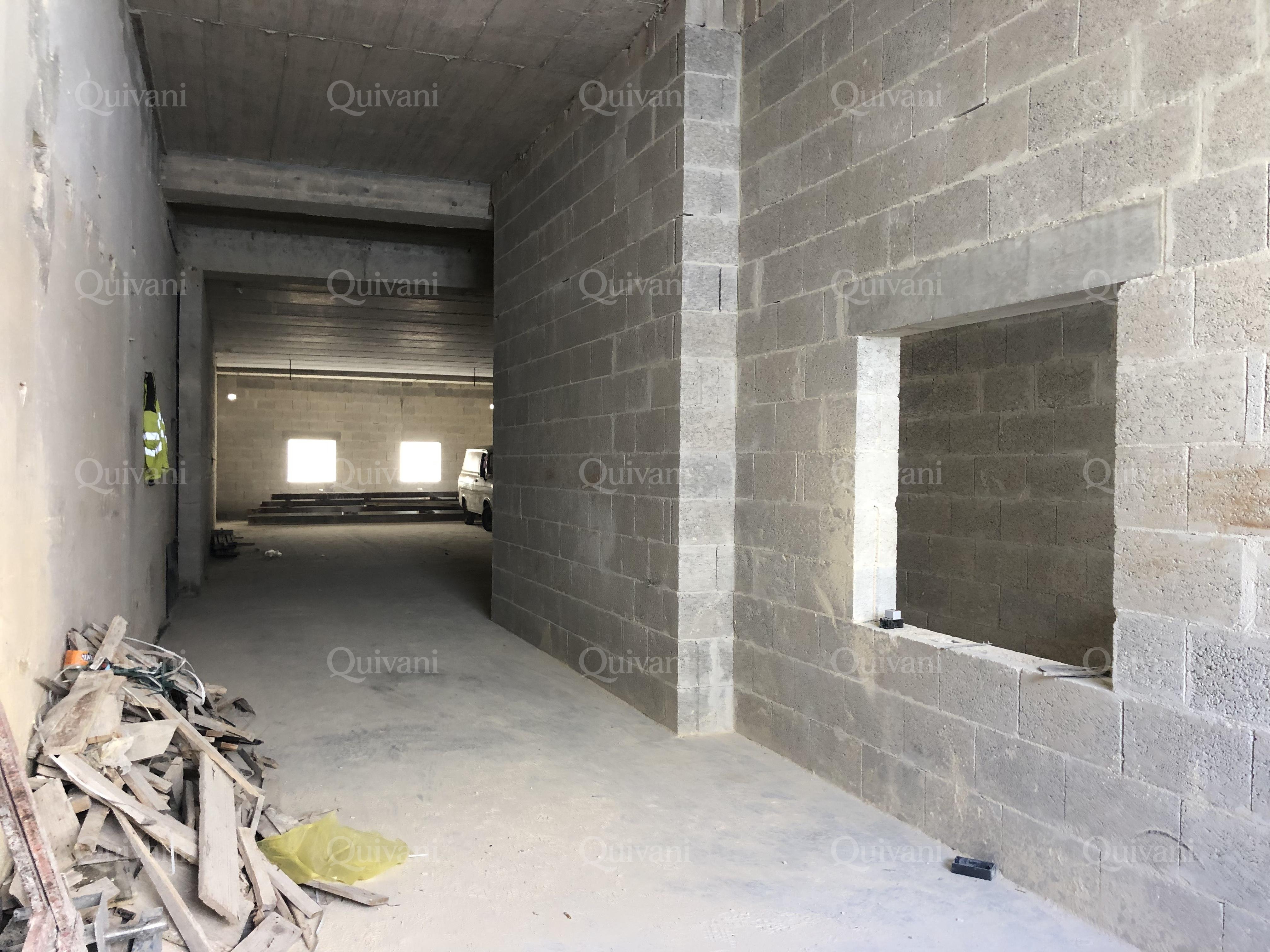 Tarxien, 12 car  Garage + office