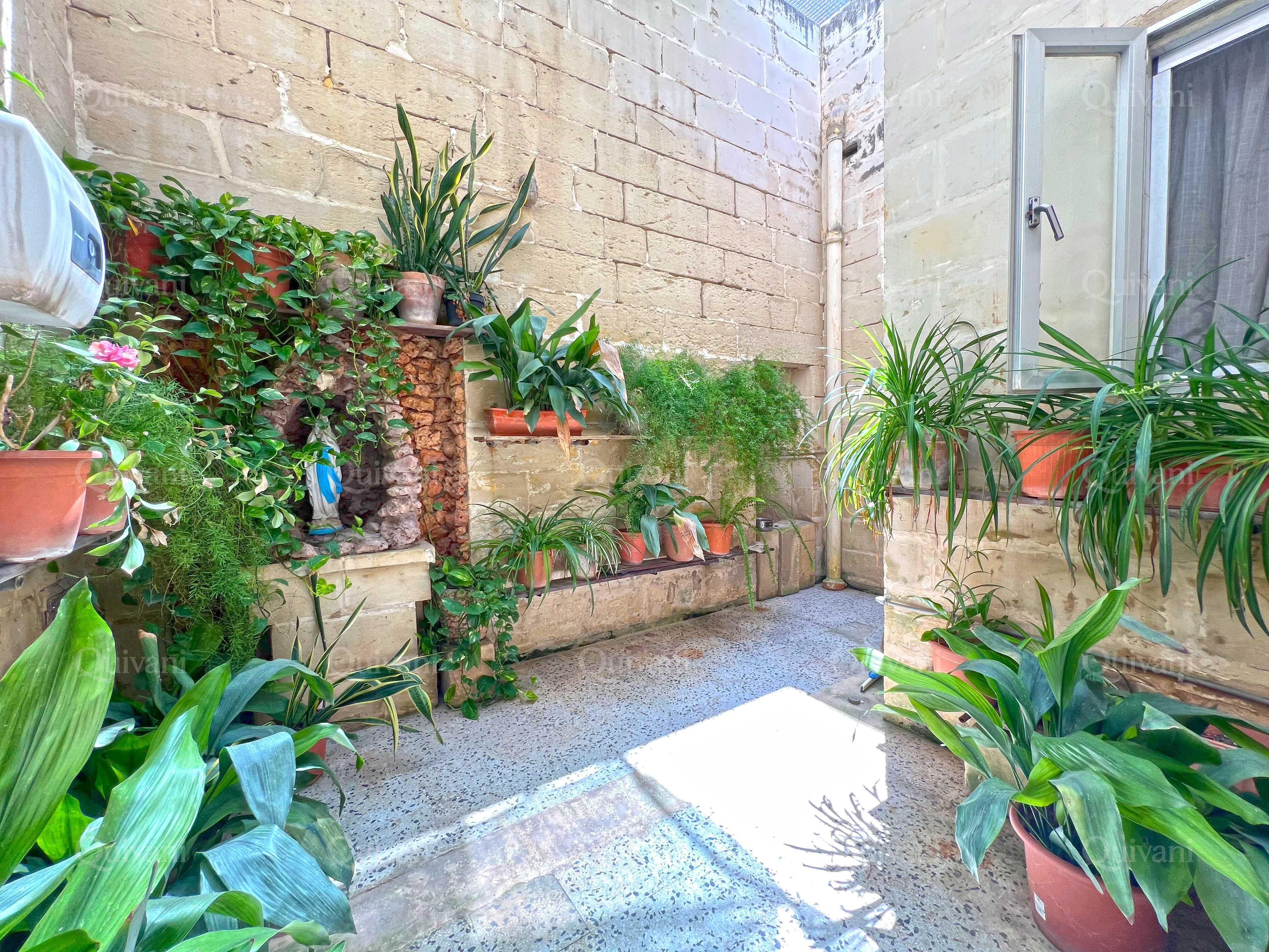 Zebbug, Unconverted House of Character
