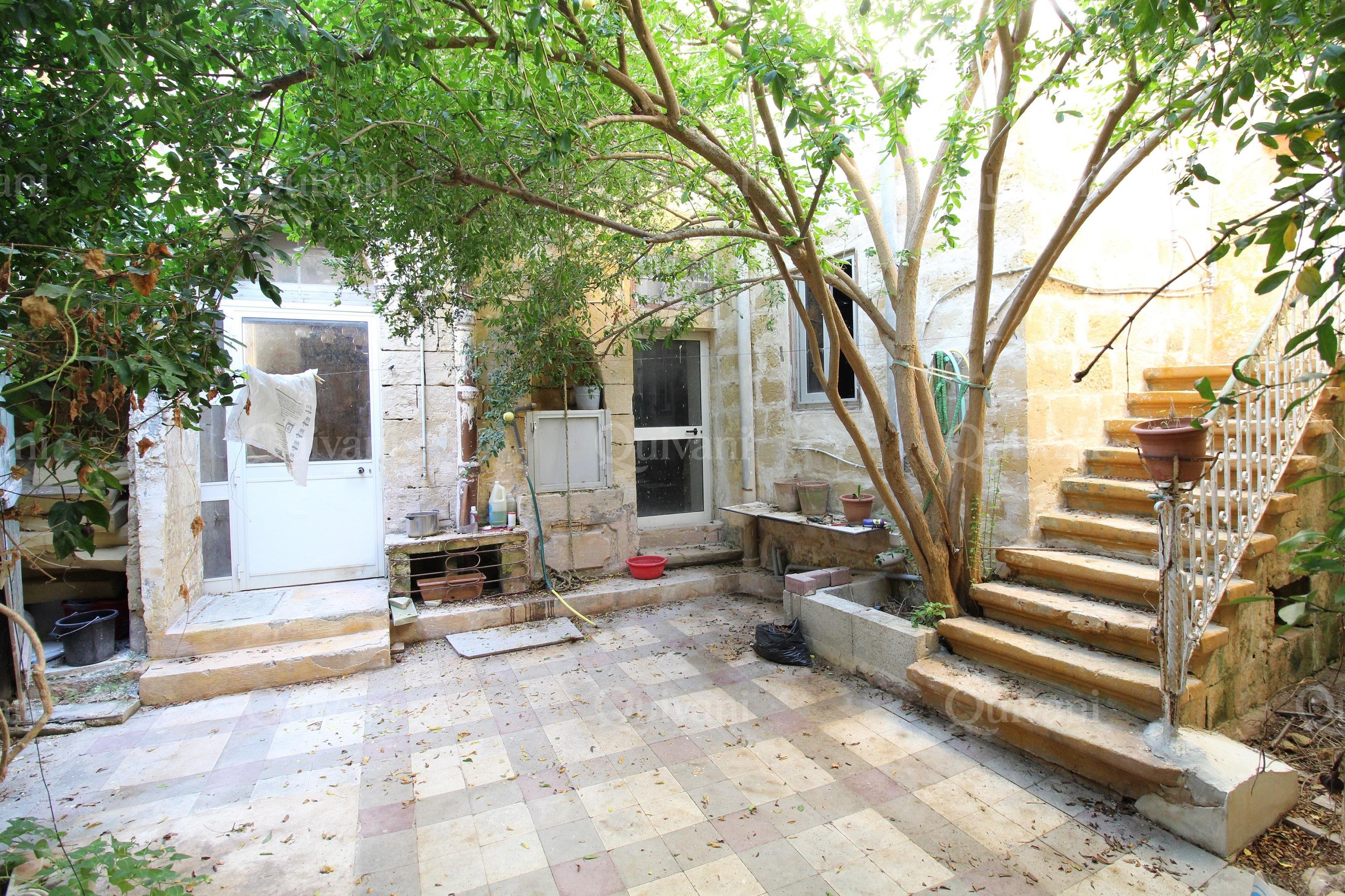 Zurrieq, Imposing House of Character