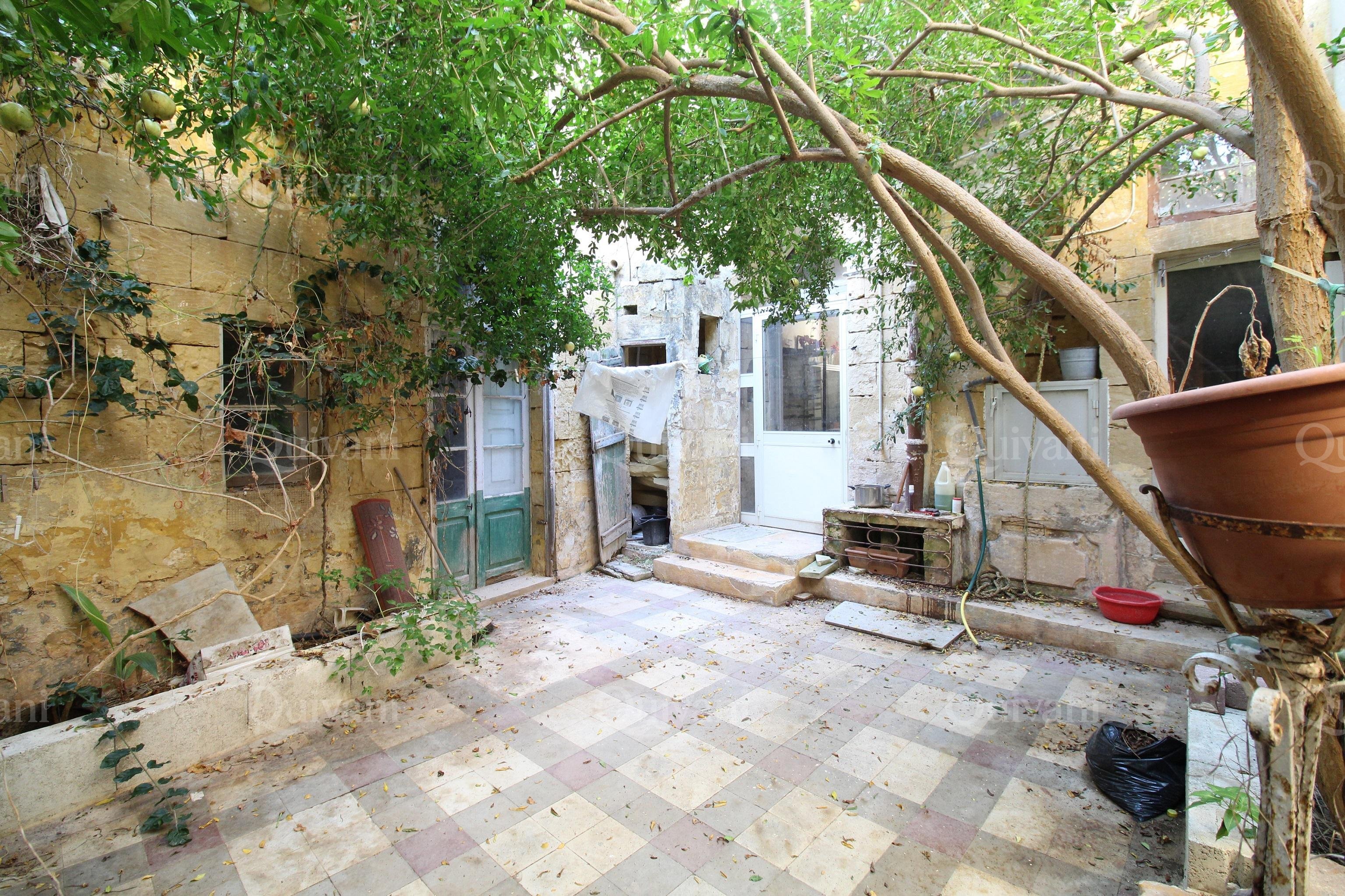Zurrieq, Imposing House of Character