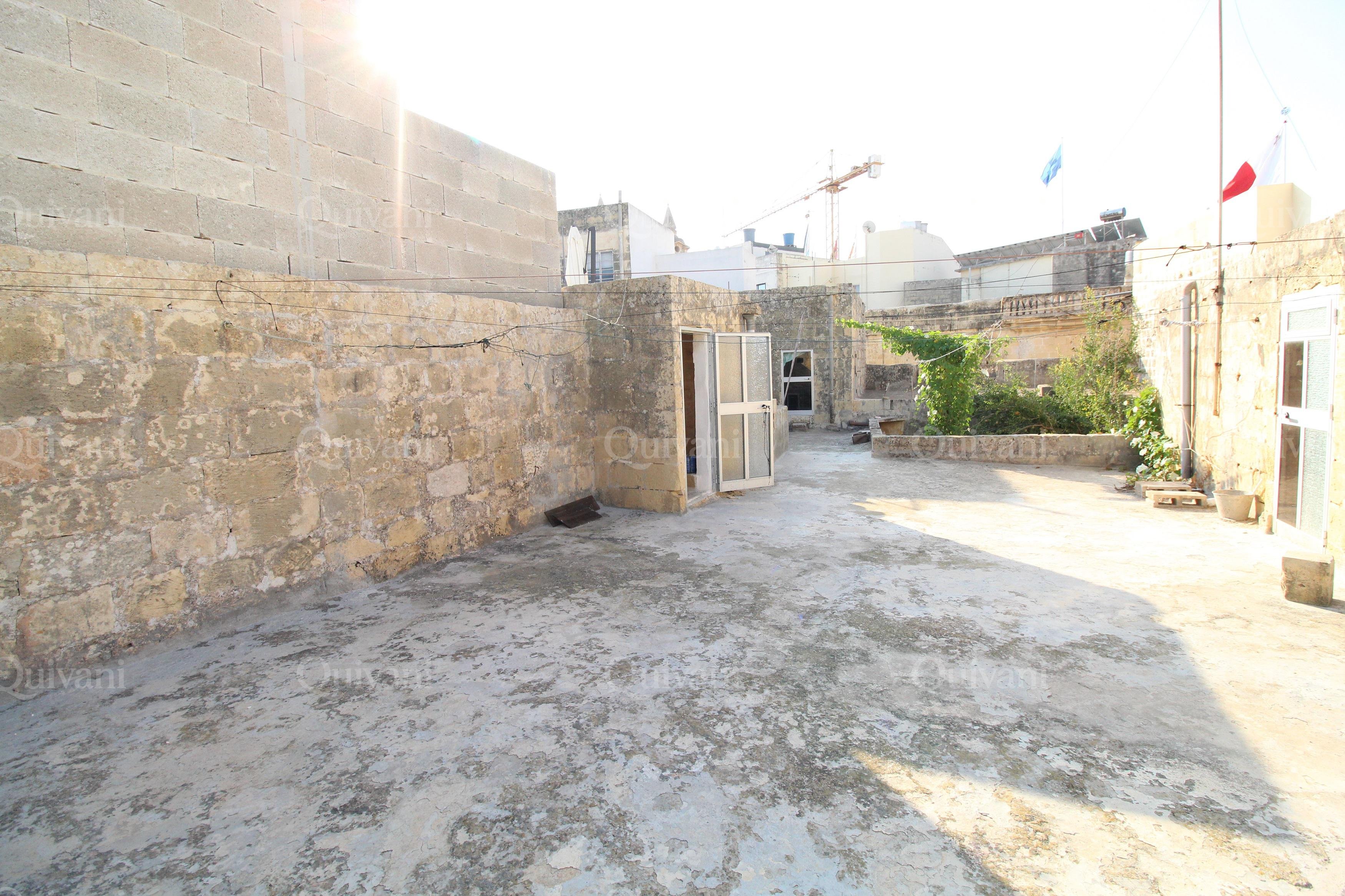 Zurrieq, Imposing House of Character