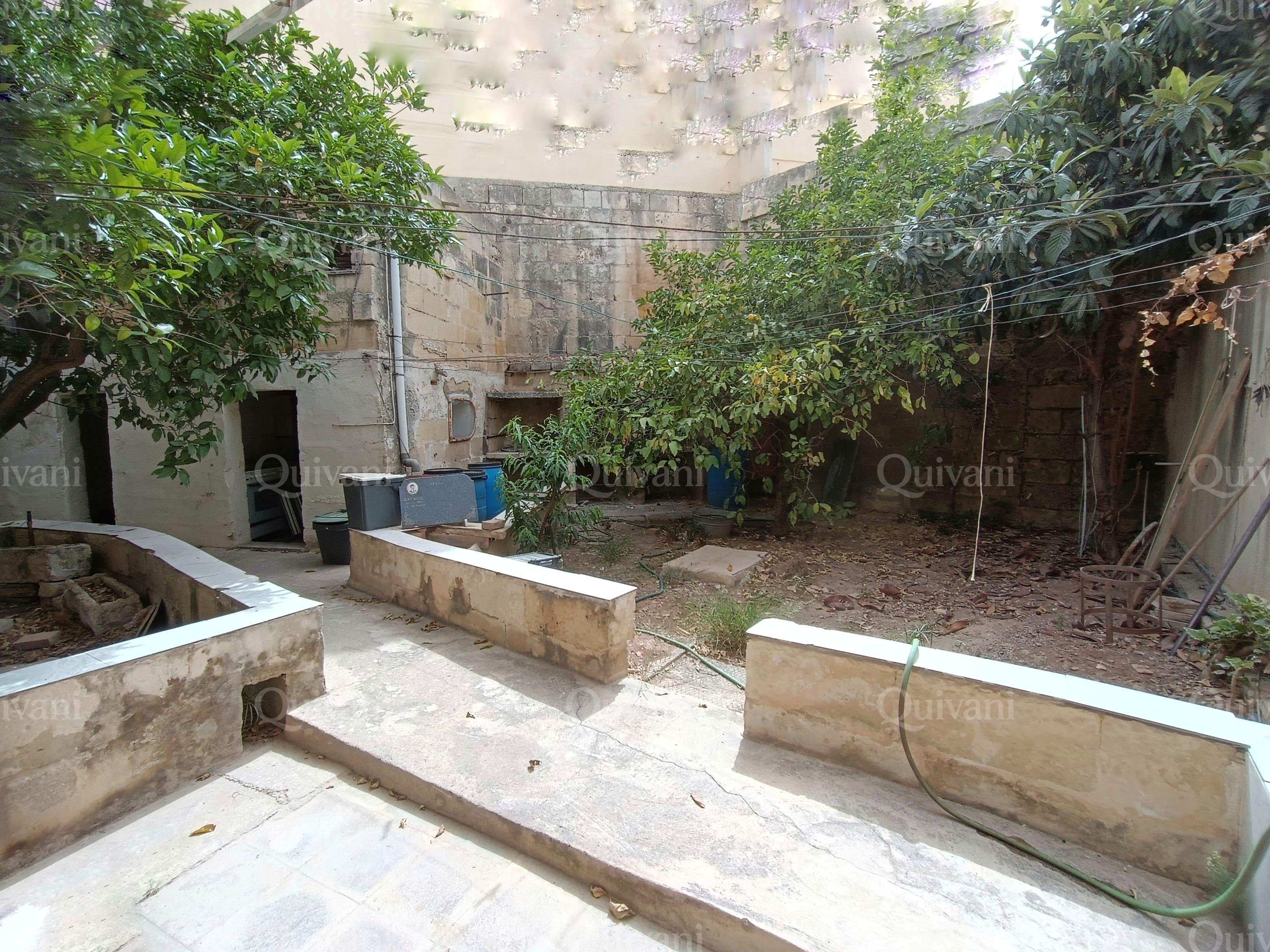 Qormi, Unconverted Townhouse