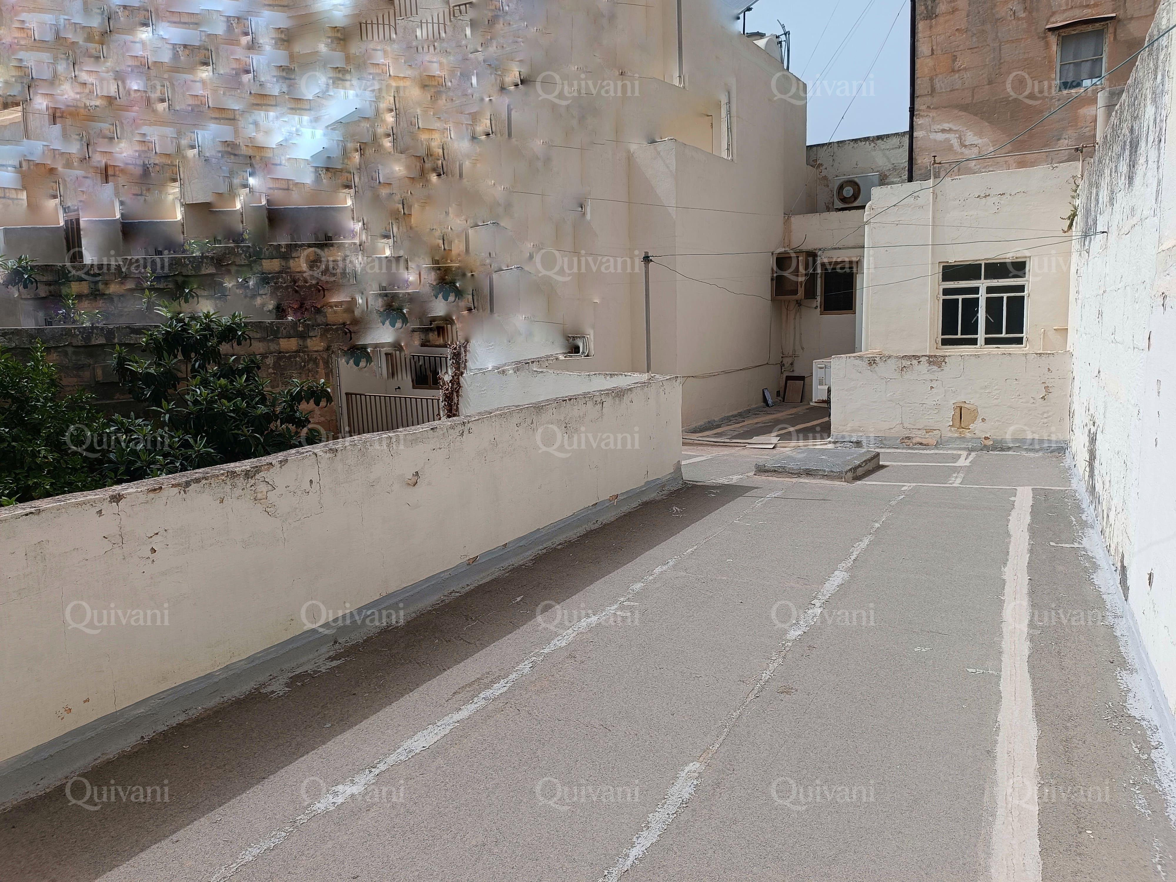 Qormi, Unconverted Townhouse