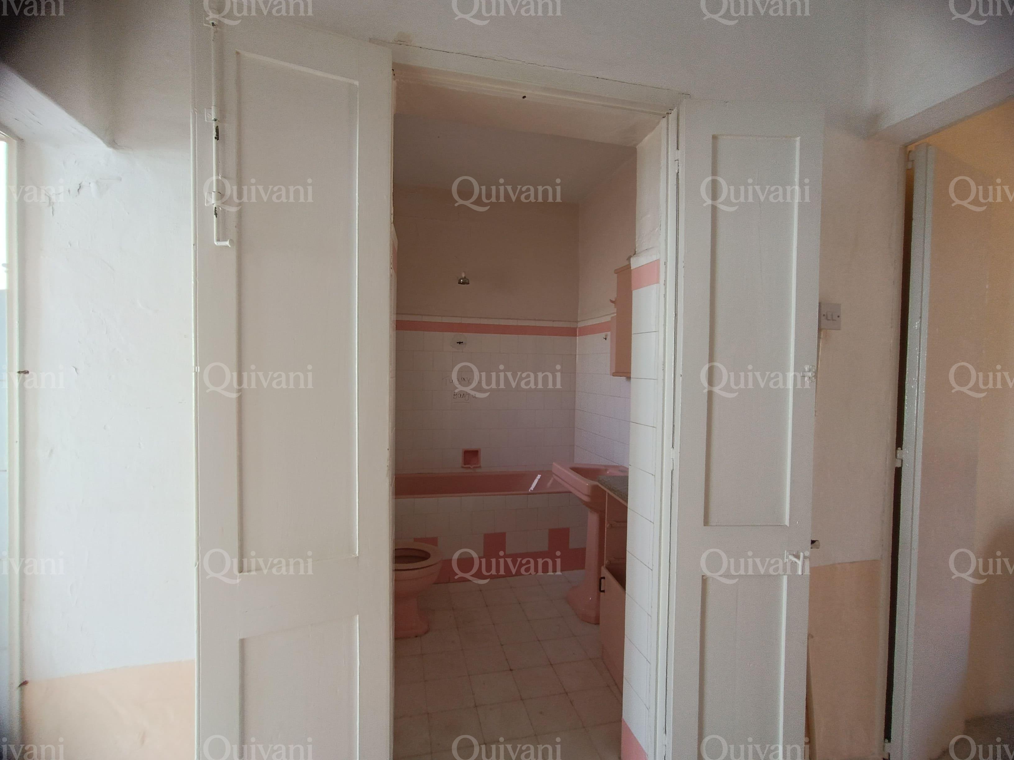 Qormi, Unconverted Townhouse