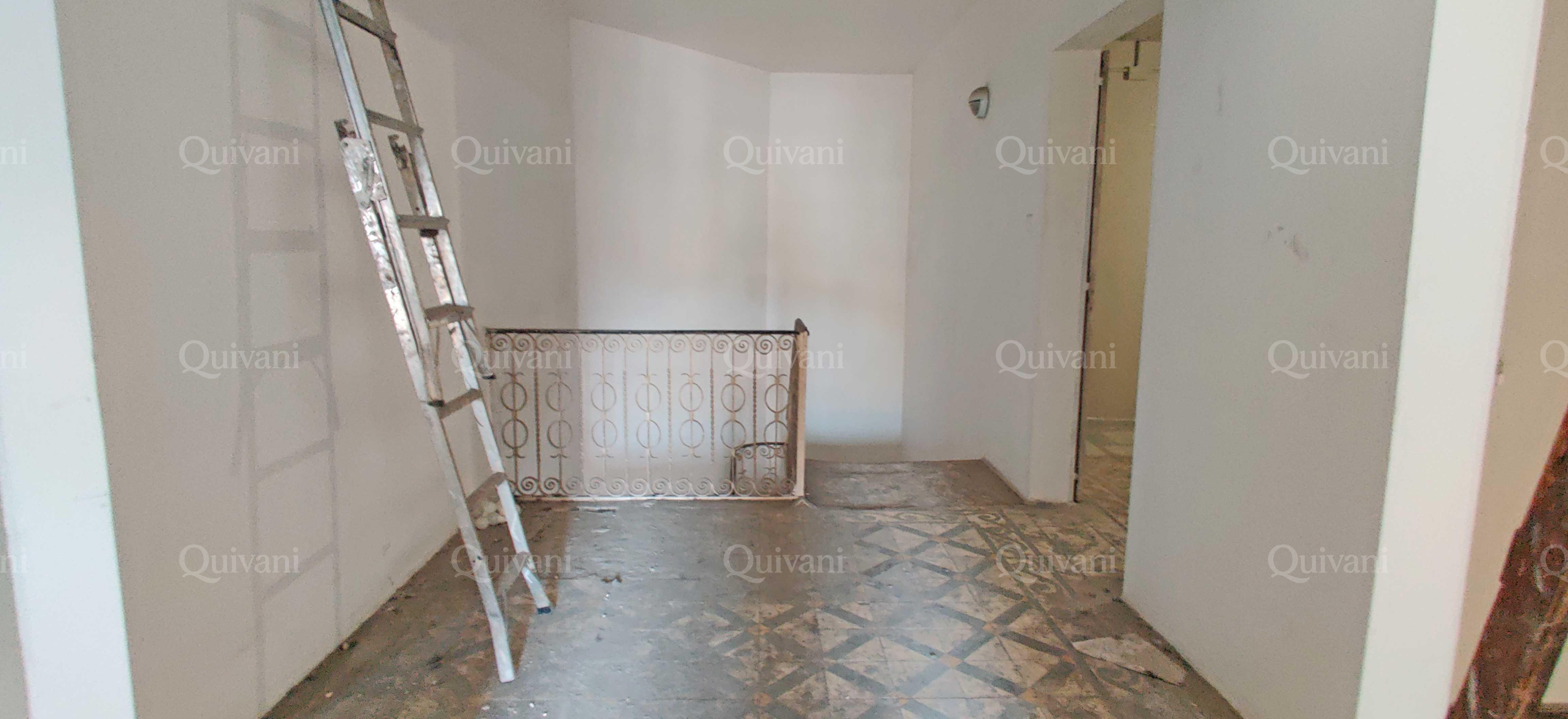 Paola, Unconverted Townhouse