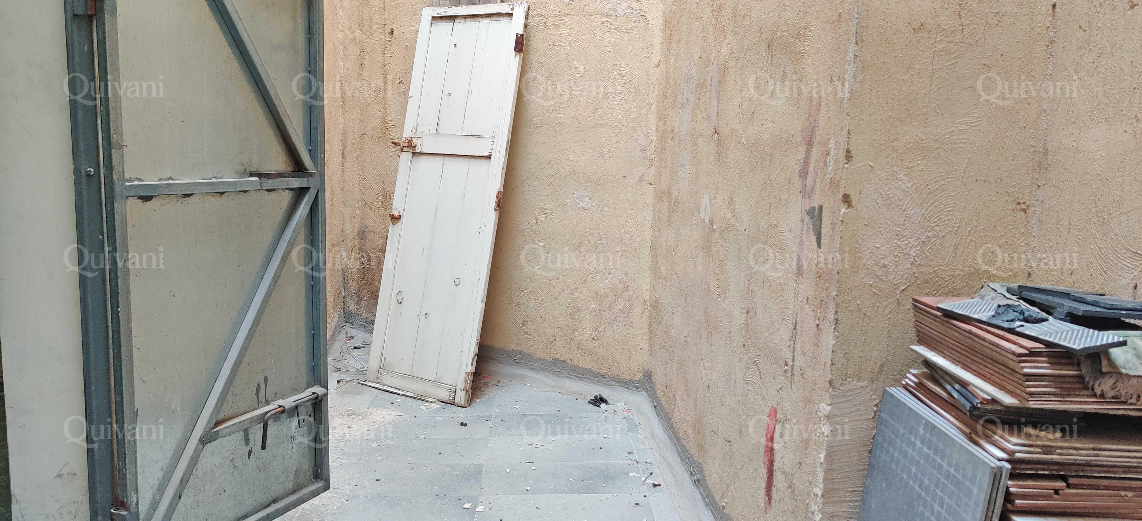 Paola, Unconverted Townhouse
