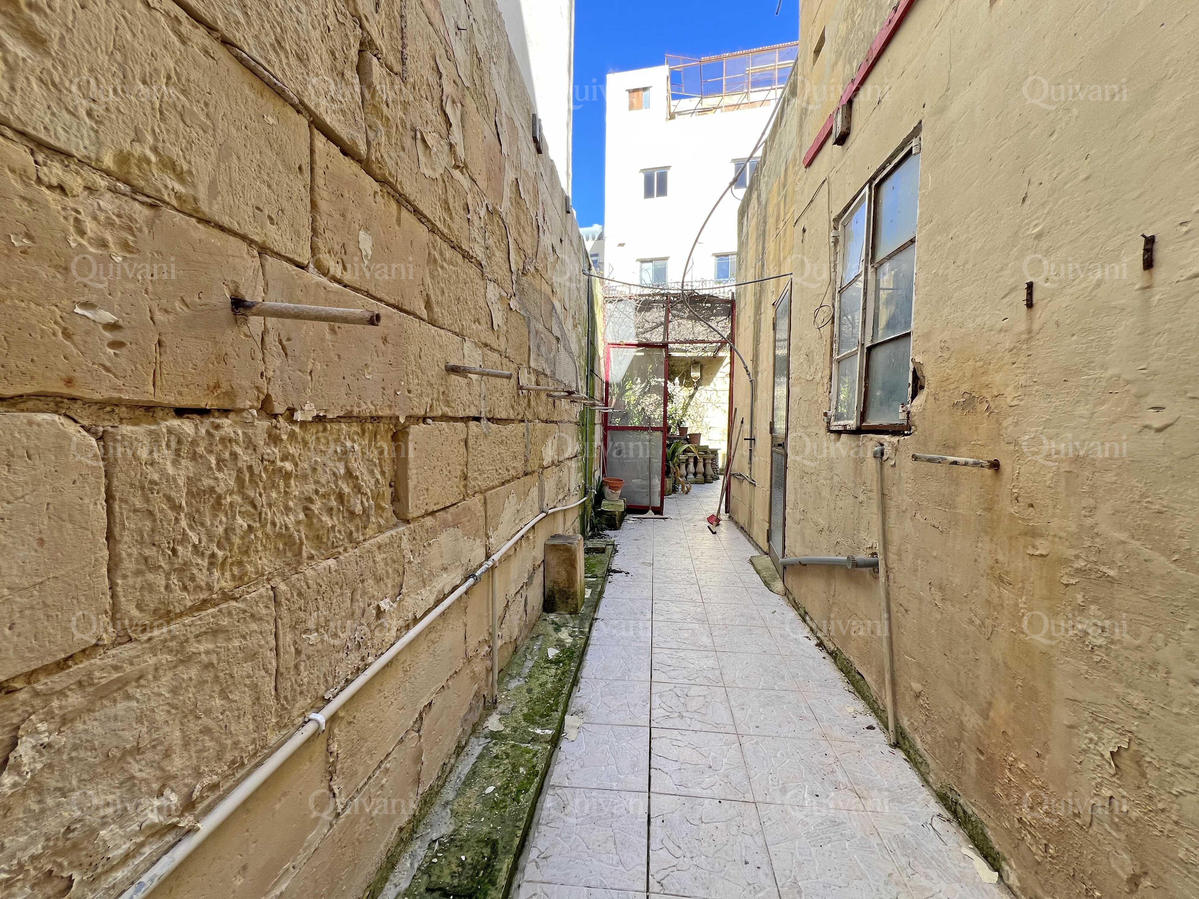 Tarxien, Townhouse with 400sqm Garden