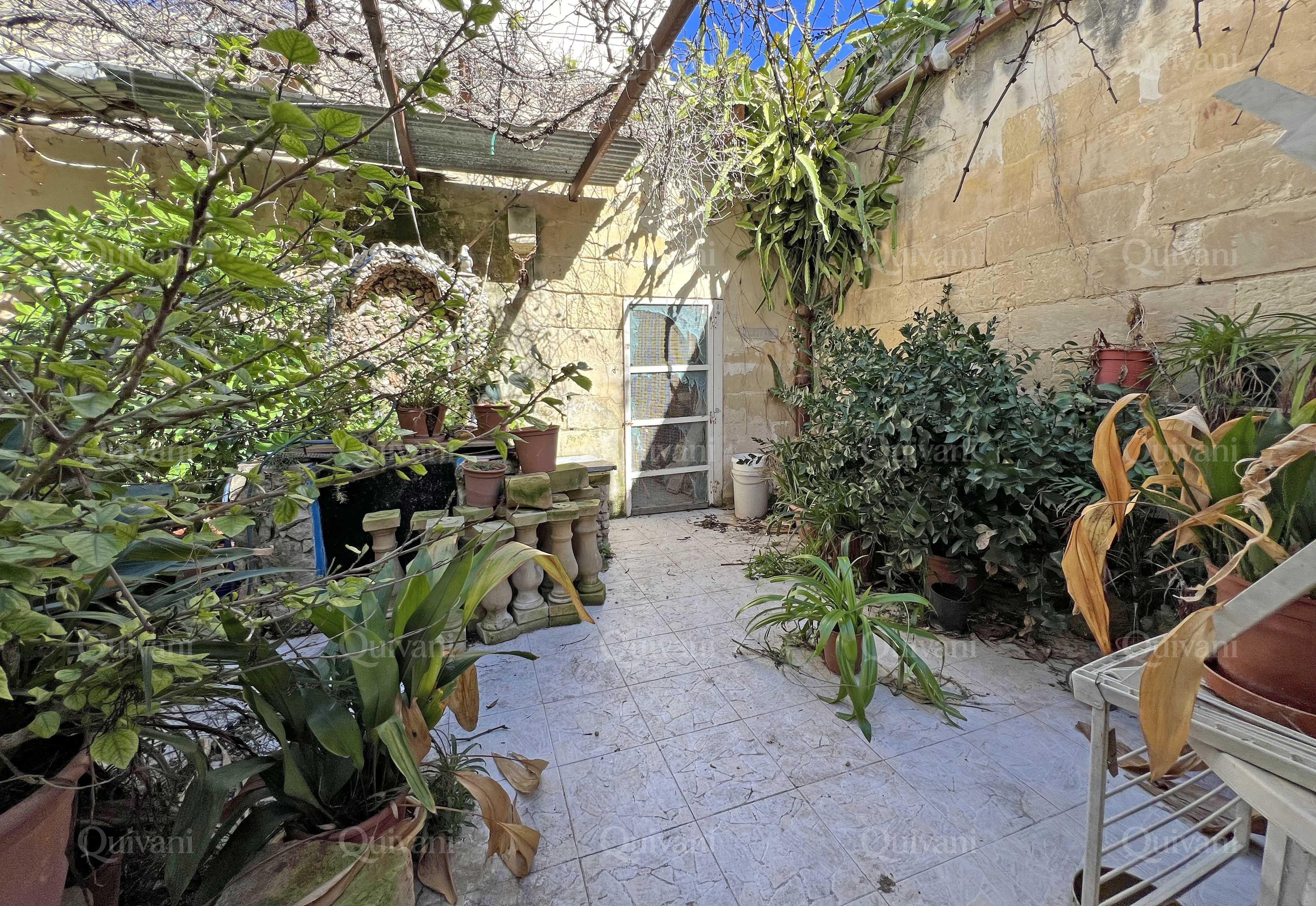 Tarxien, Townhouse with 400sqm Garden