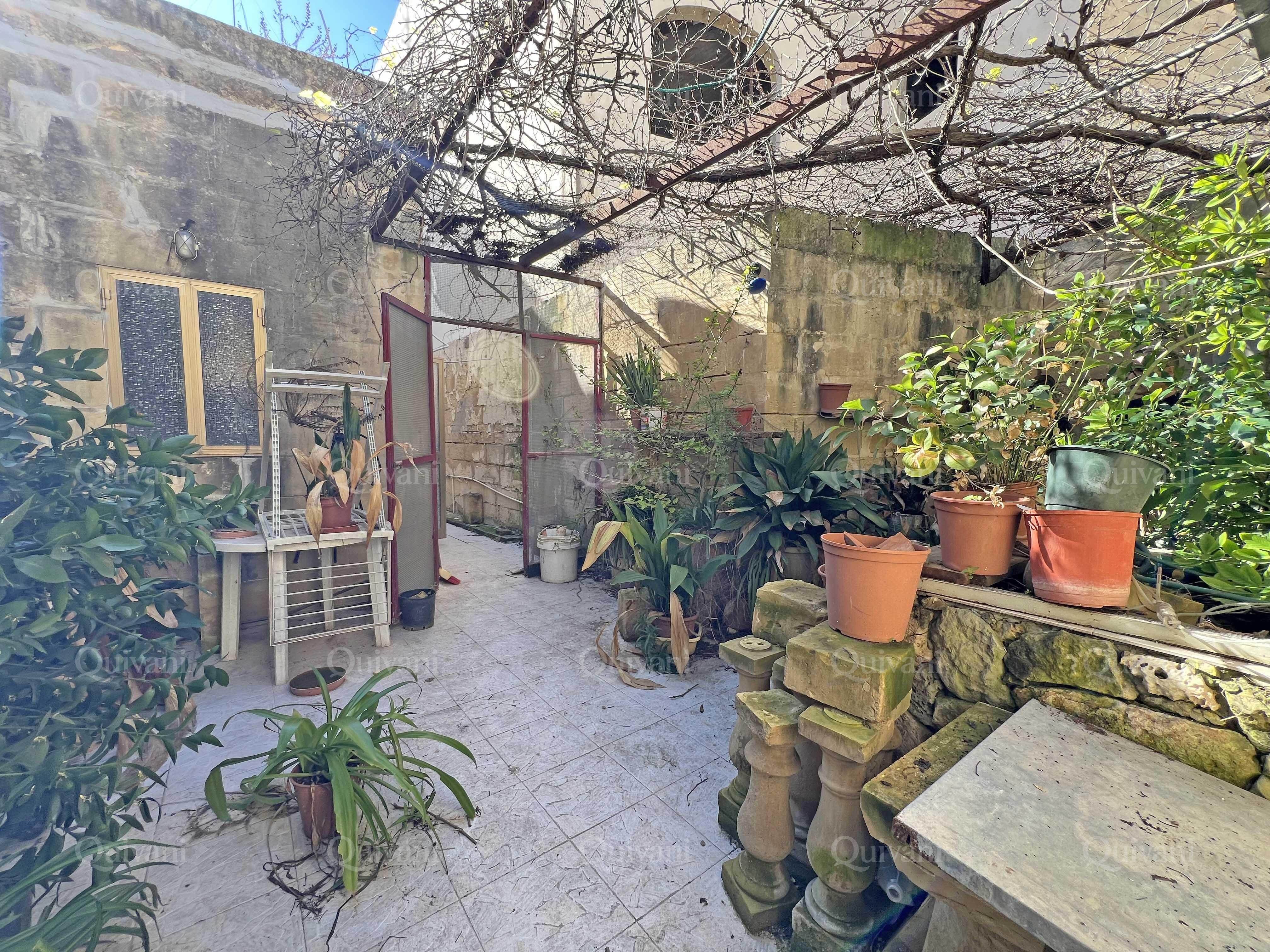 Tarxien, Townhouse with 400sqm Garden