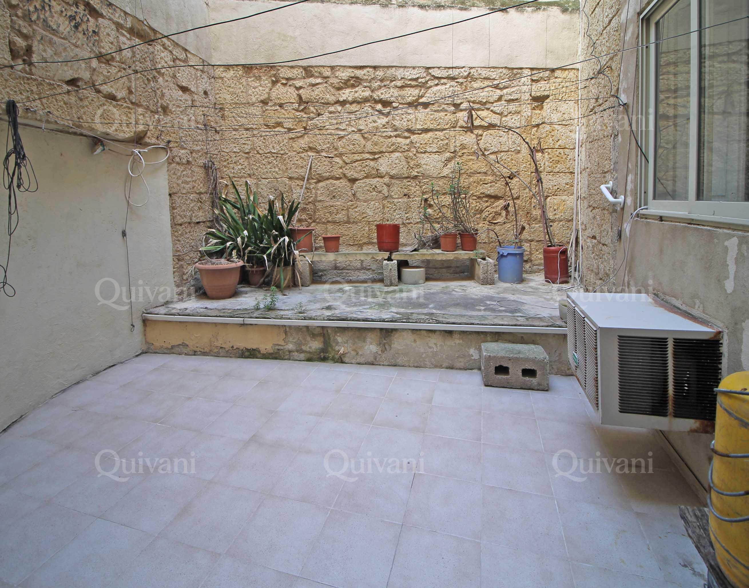 Qormi, Unconverted House of Character