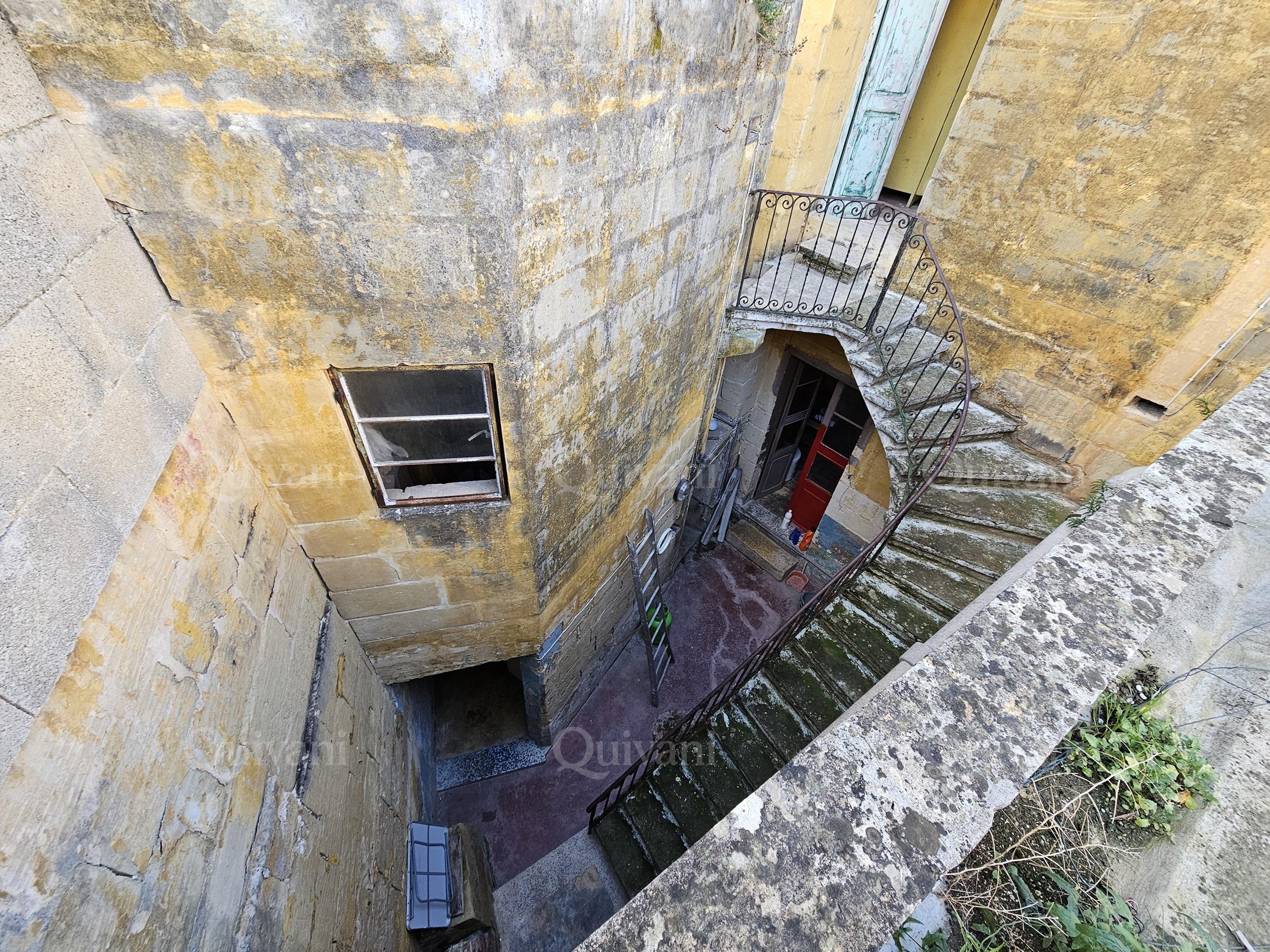Qormi, Unconverted House of Character