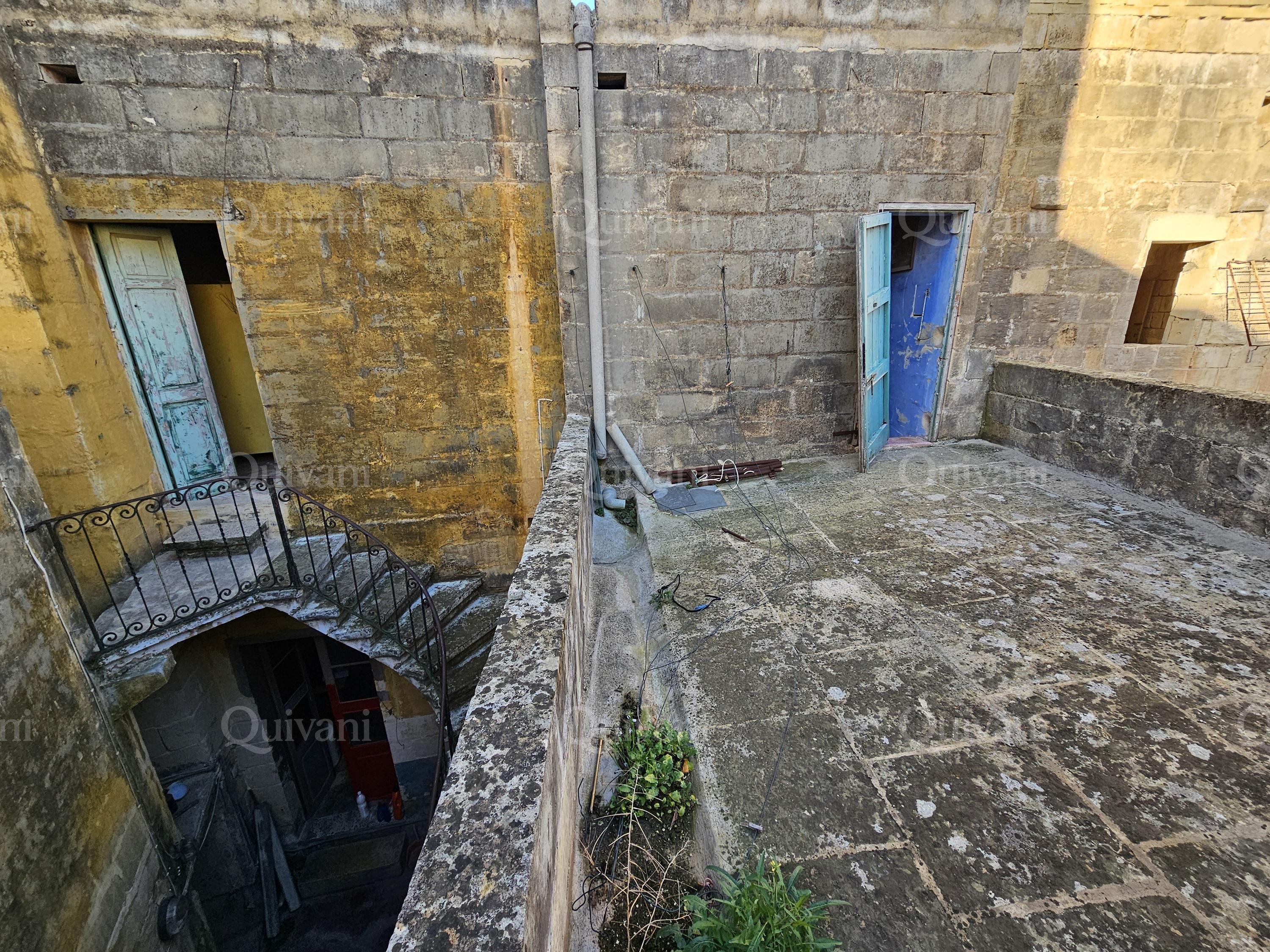 Qormi, Unconverted House of Character