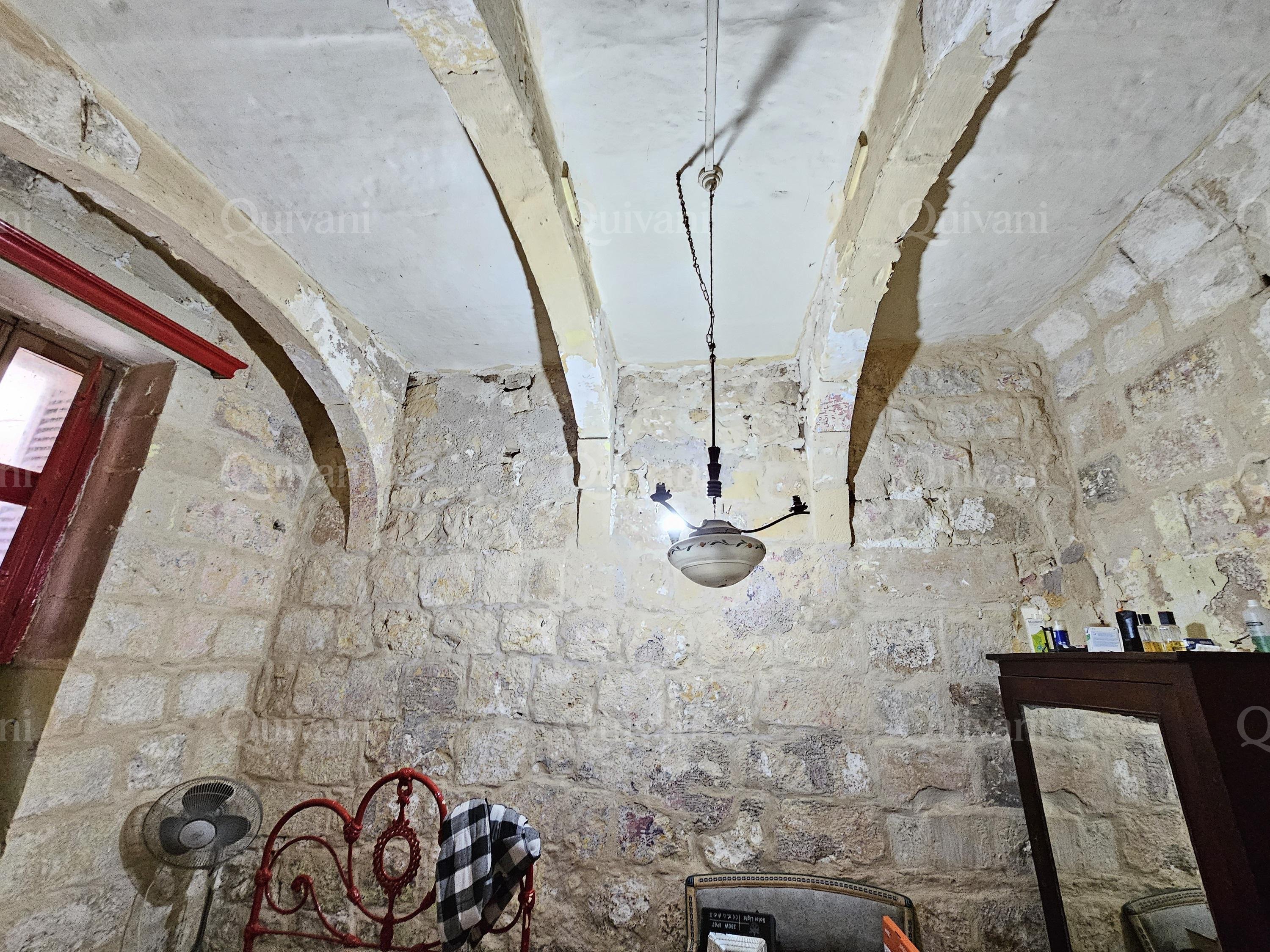 Qormi, Unconverted House of Character