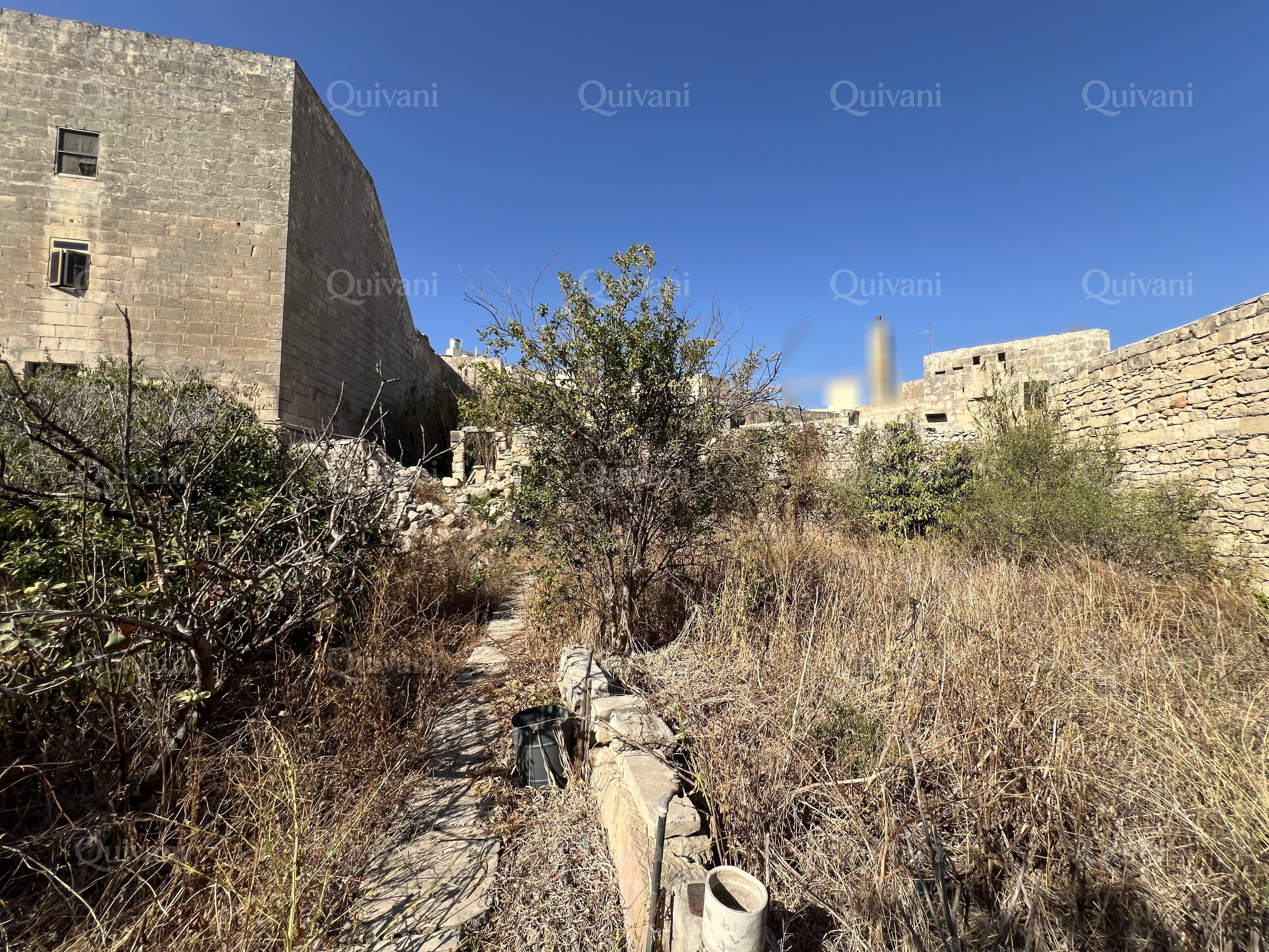 Qormi, Unconverted House of Character
