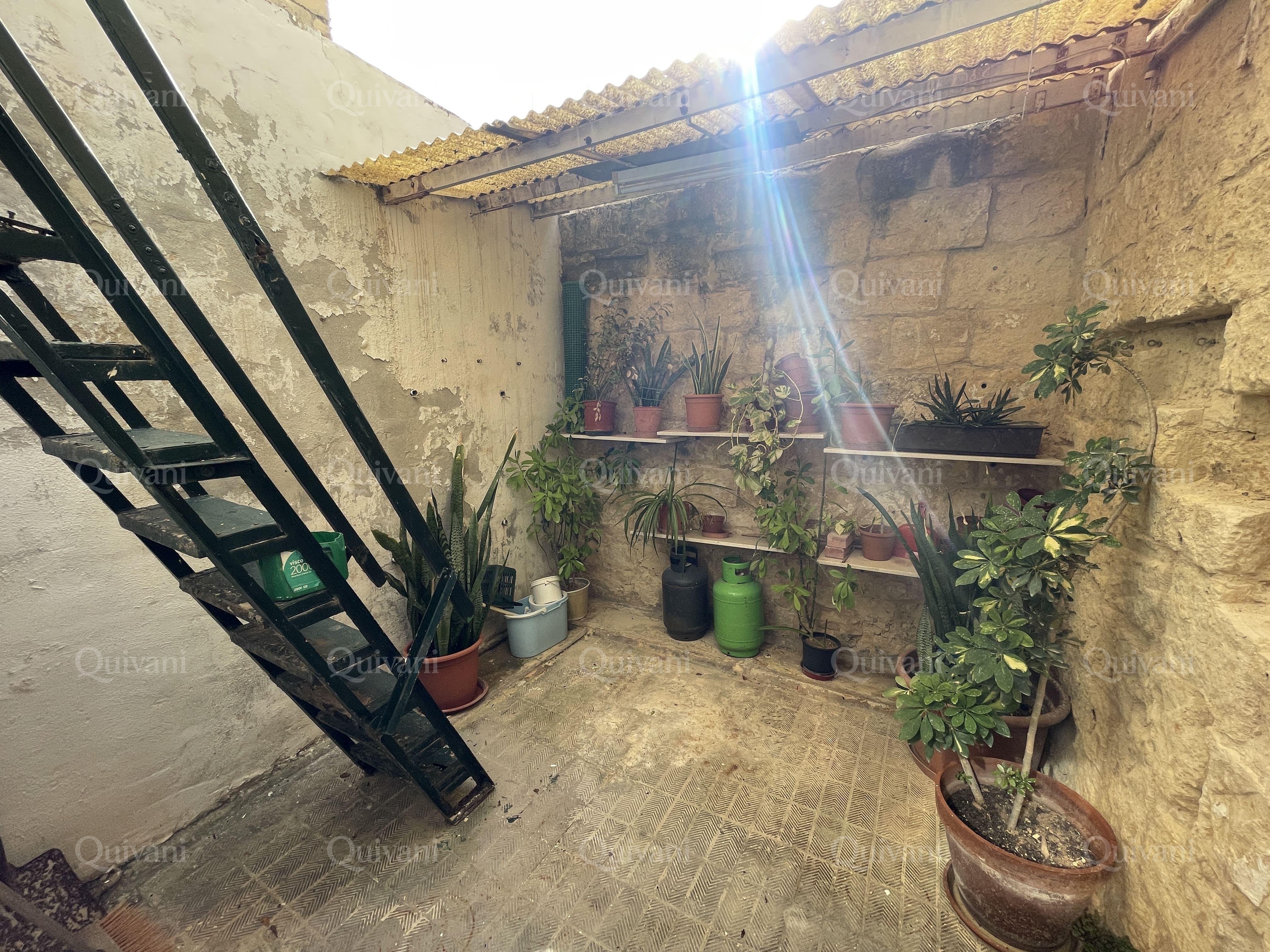 Cospicua, Partly Furnished Townhouse