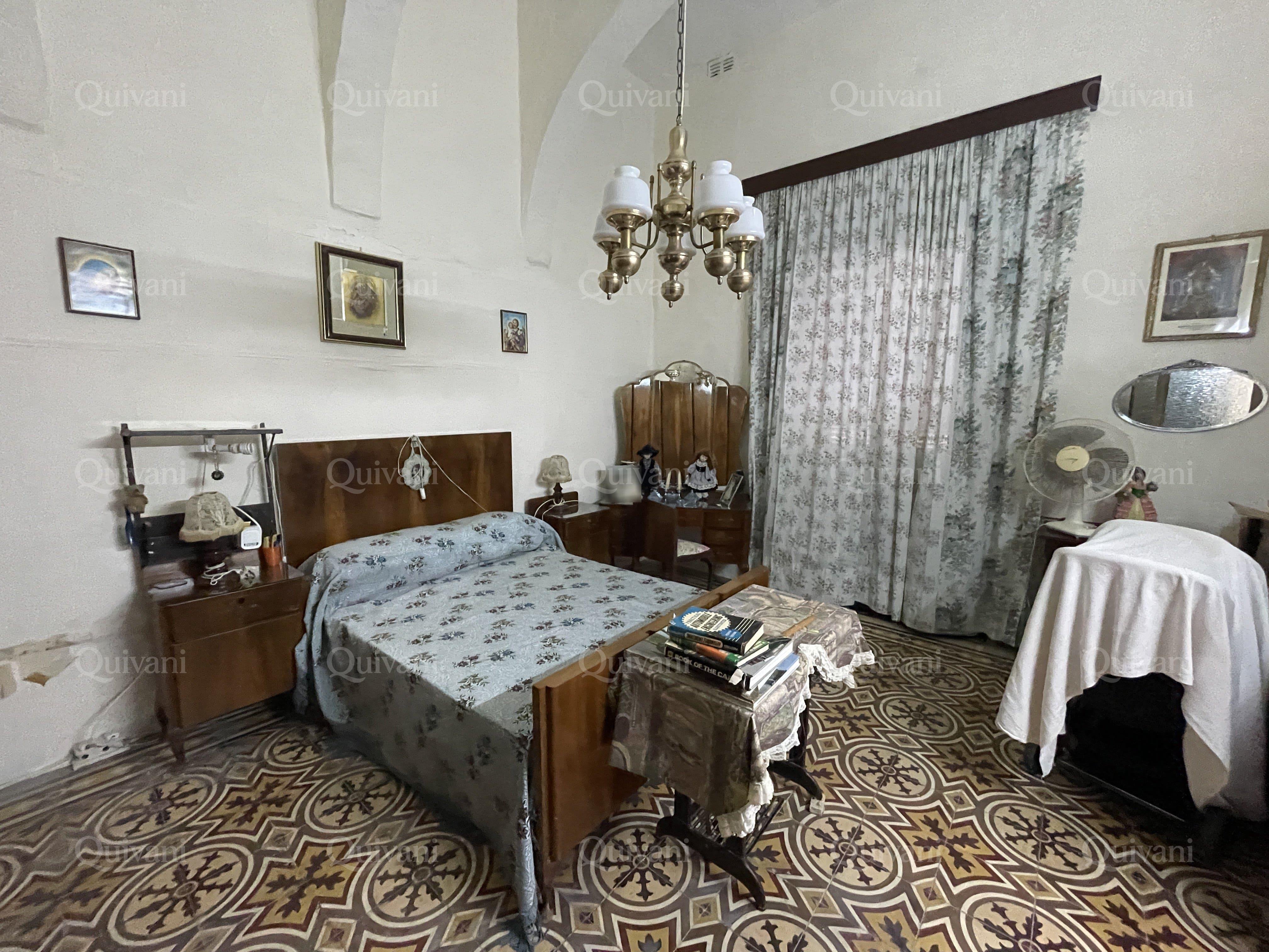 Cospicua, Partly Furnished Townhouse