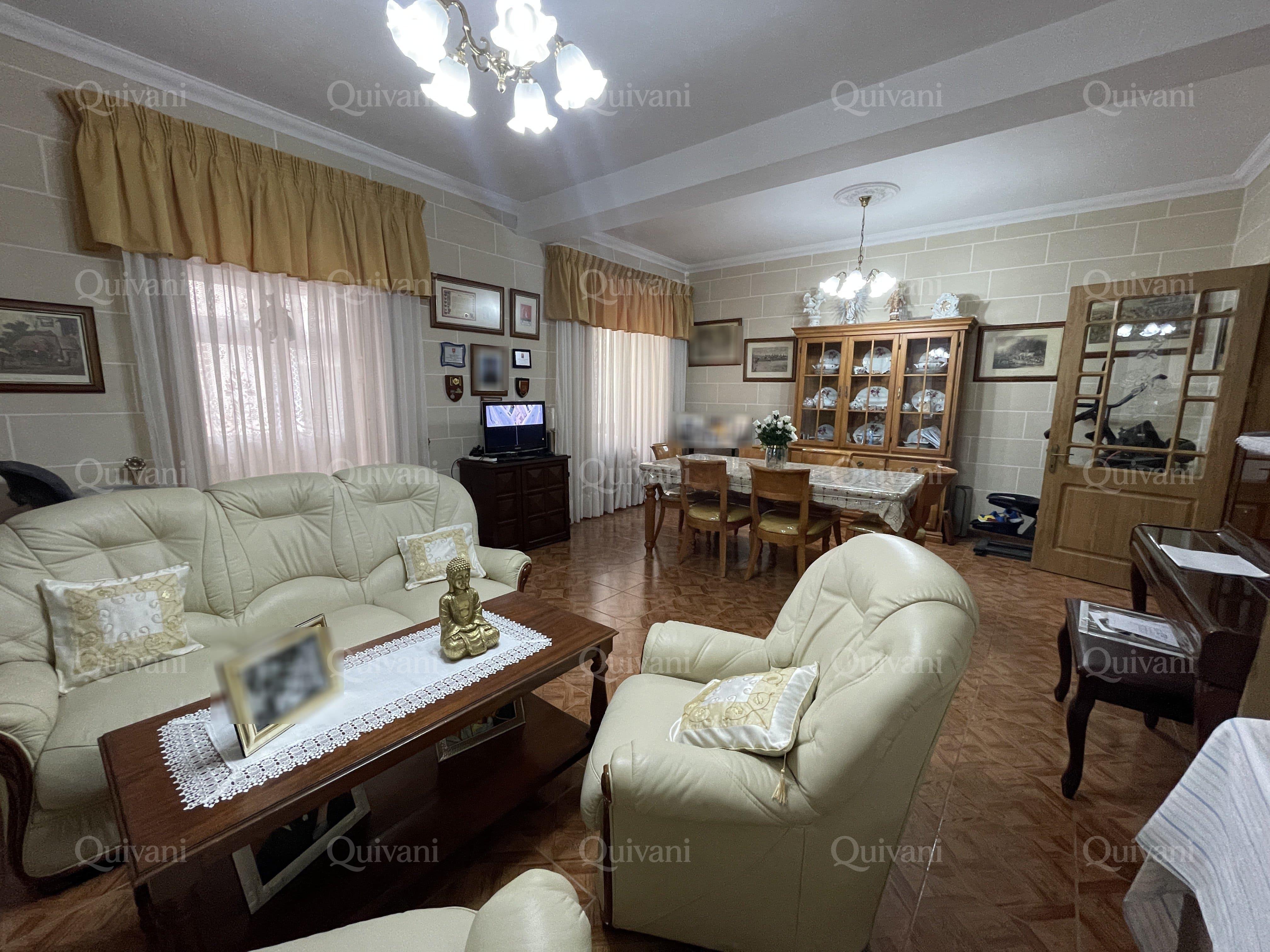 Cospicua, Partly Furnished Townhouse