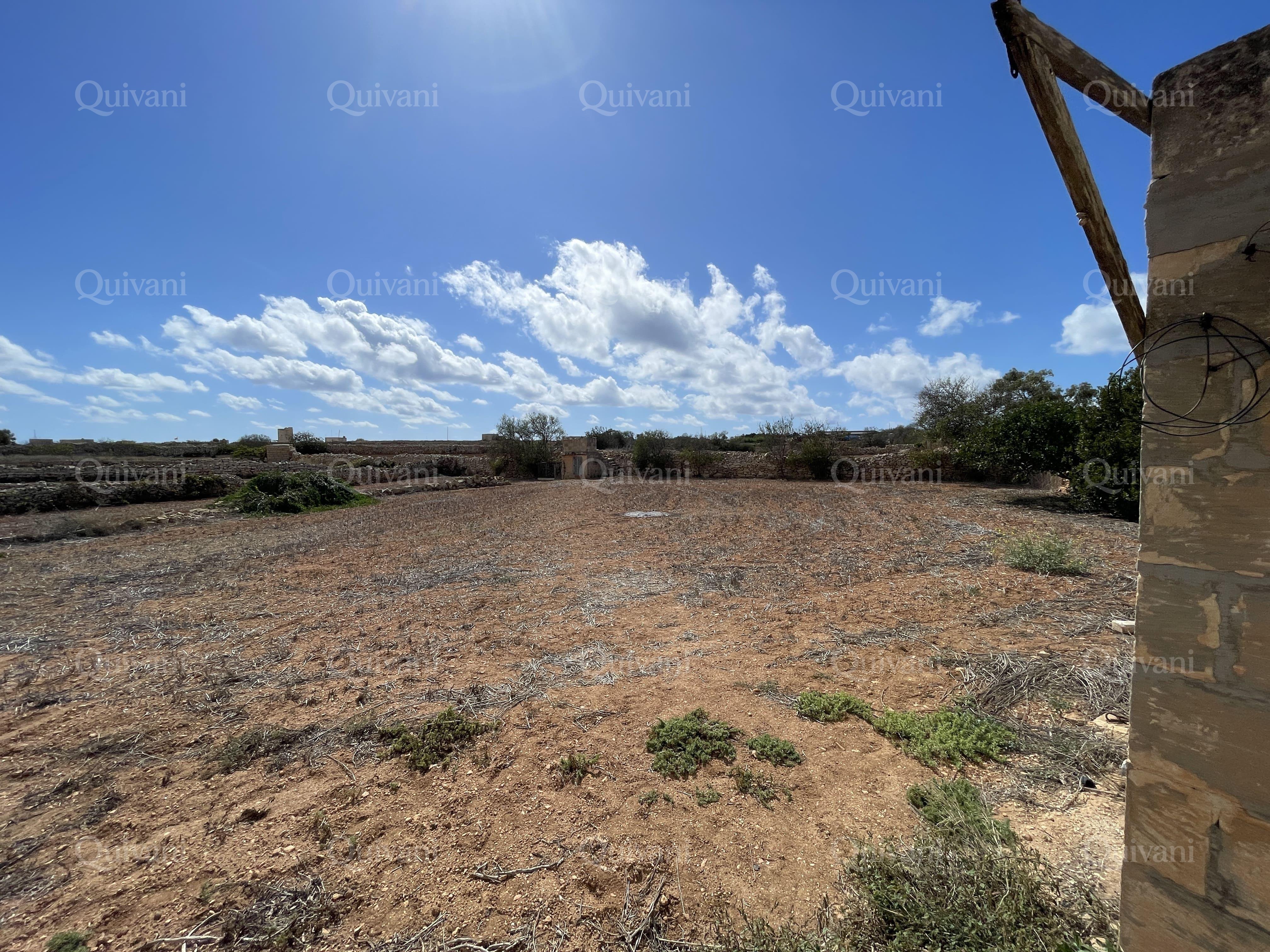 Qrendi, Unconverted Farmhouse