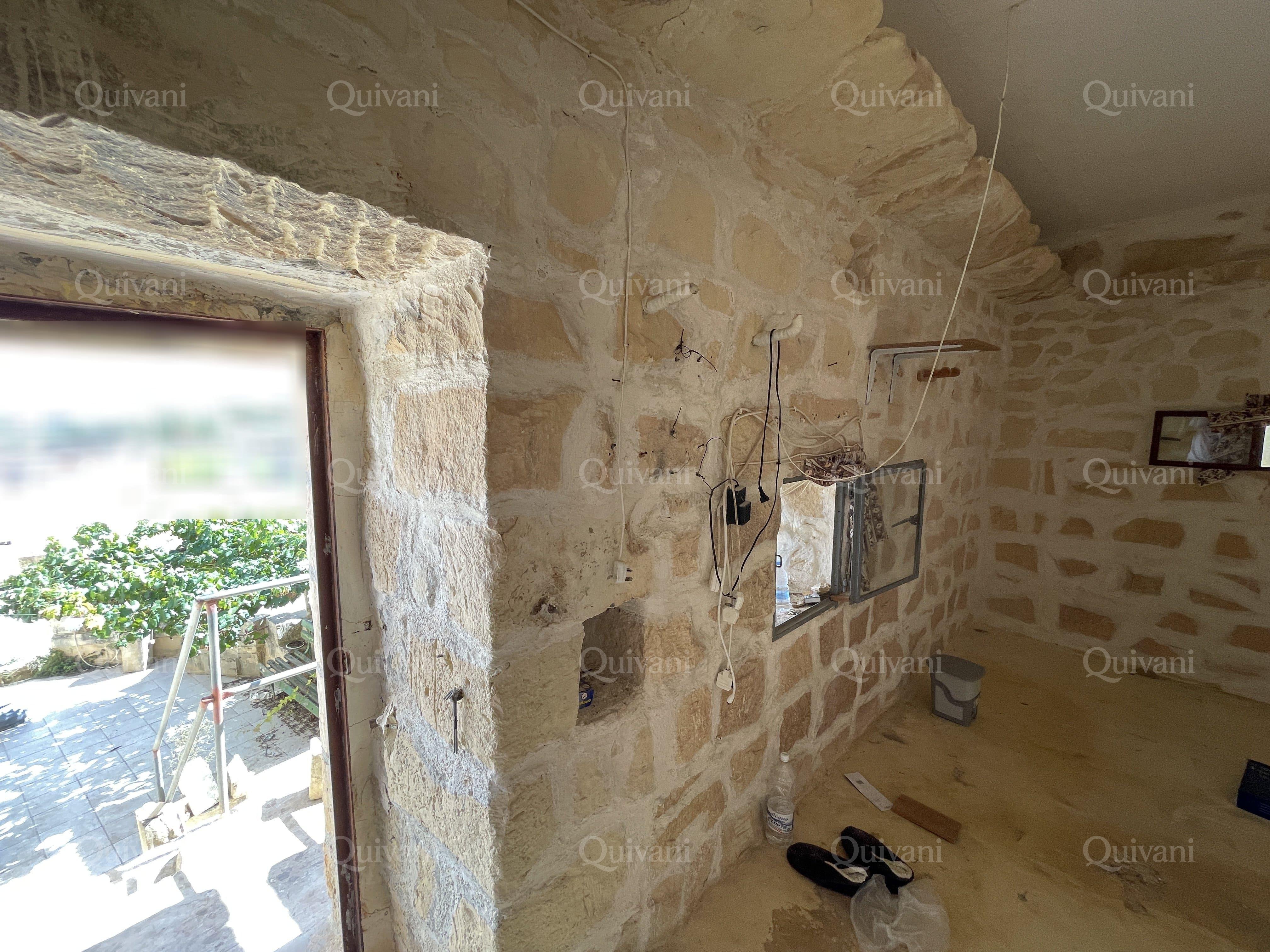 Qrendi, Unconverted Farmhouse