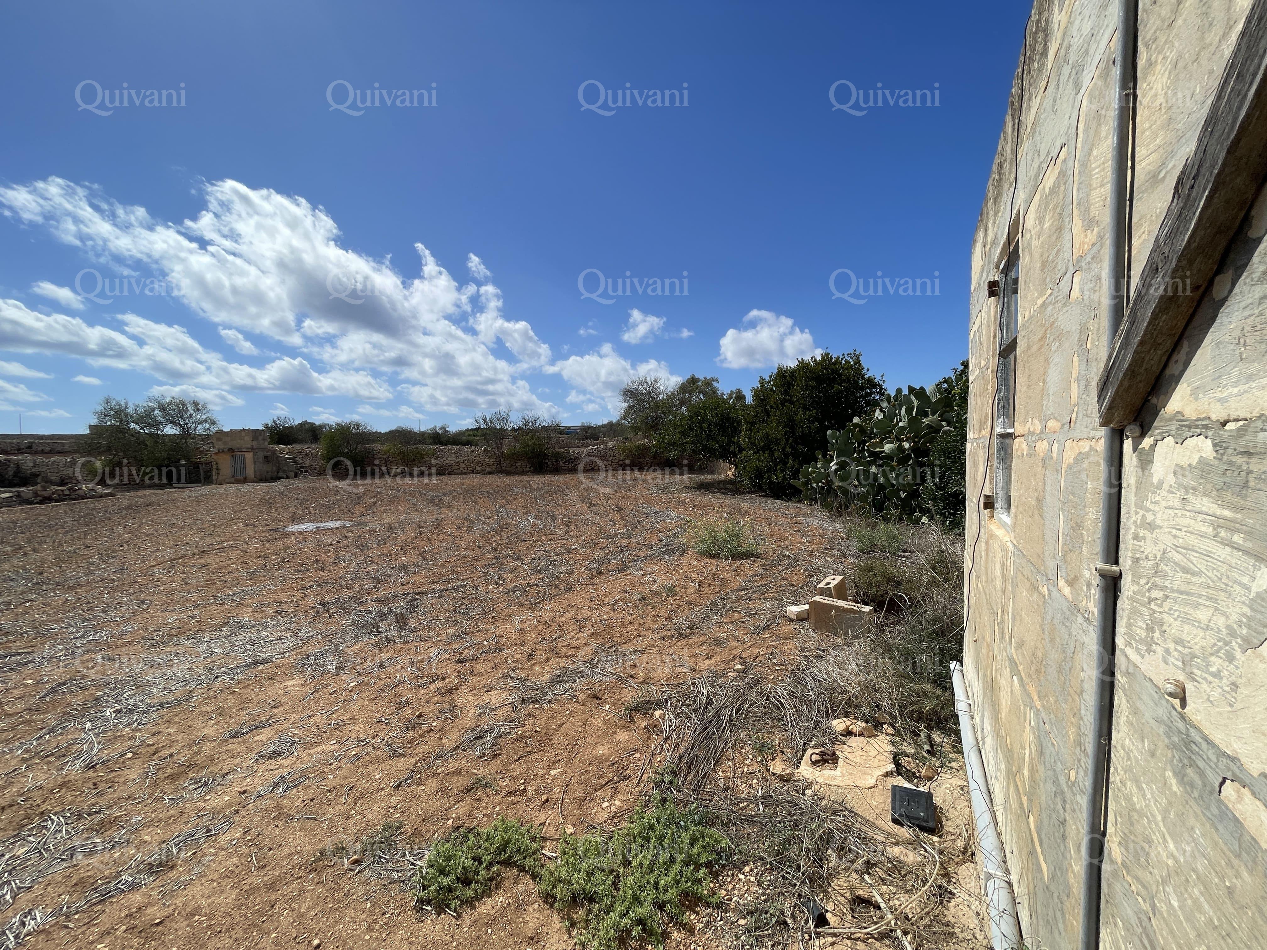 Qrendi, Unconverted Farmhouse