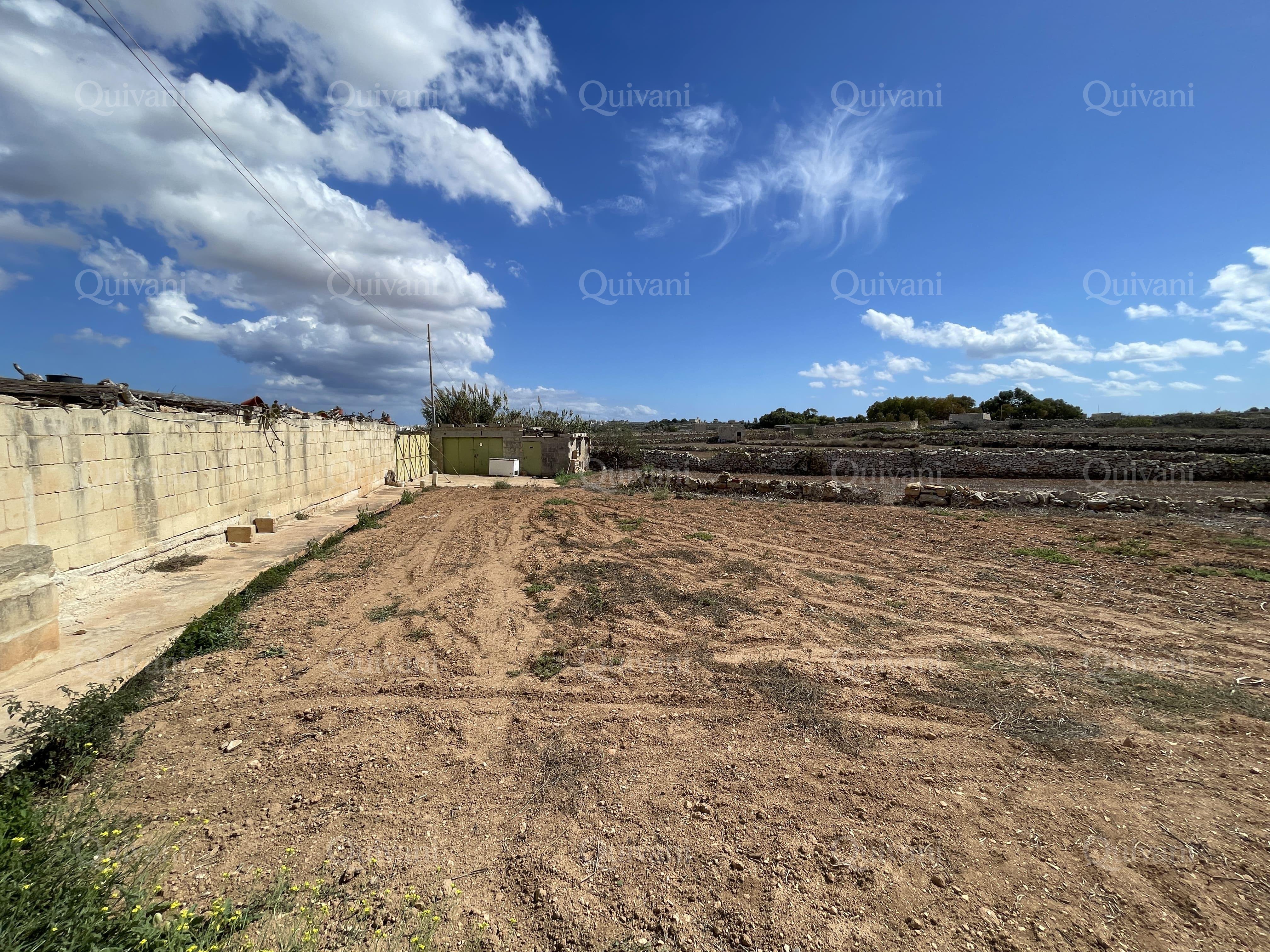 Qrendi, Unconverted Farmhouse